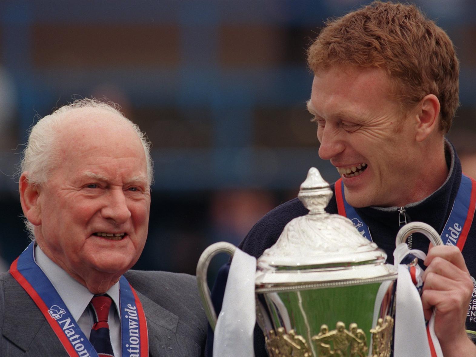 Sir Tom Finney with David Moyes after Preston won the Second Division title in 2000