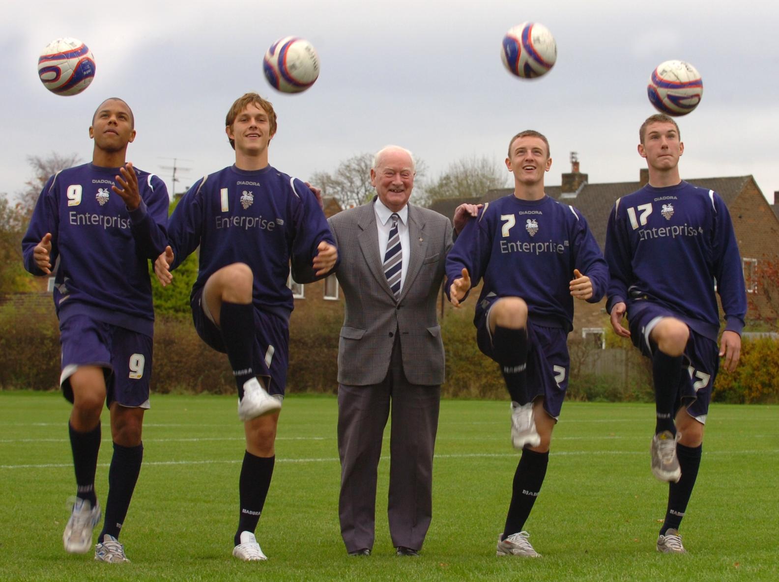 Sir Tom Finney at PNE's Springfields training ground with four PNE trainees - Dominic Collins, Jack Cudworth, Nathan Fairhurst and Danny Mayor