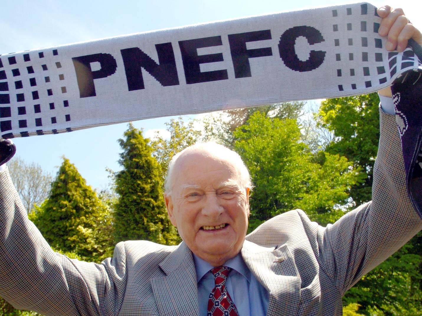 Sir Tom Finney holds aloft a PNE scarf ahead of the 2005 play-offs