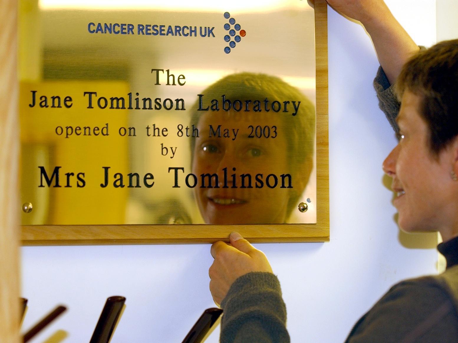 Jane Tomlinson opens Cancer Research UK's The Jane Tomlinson Laboratory at St James's Hospital.