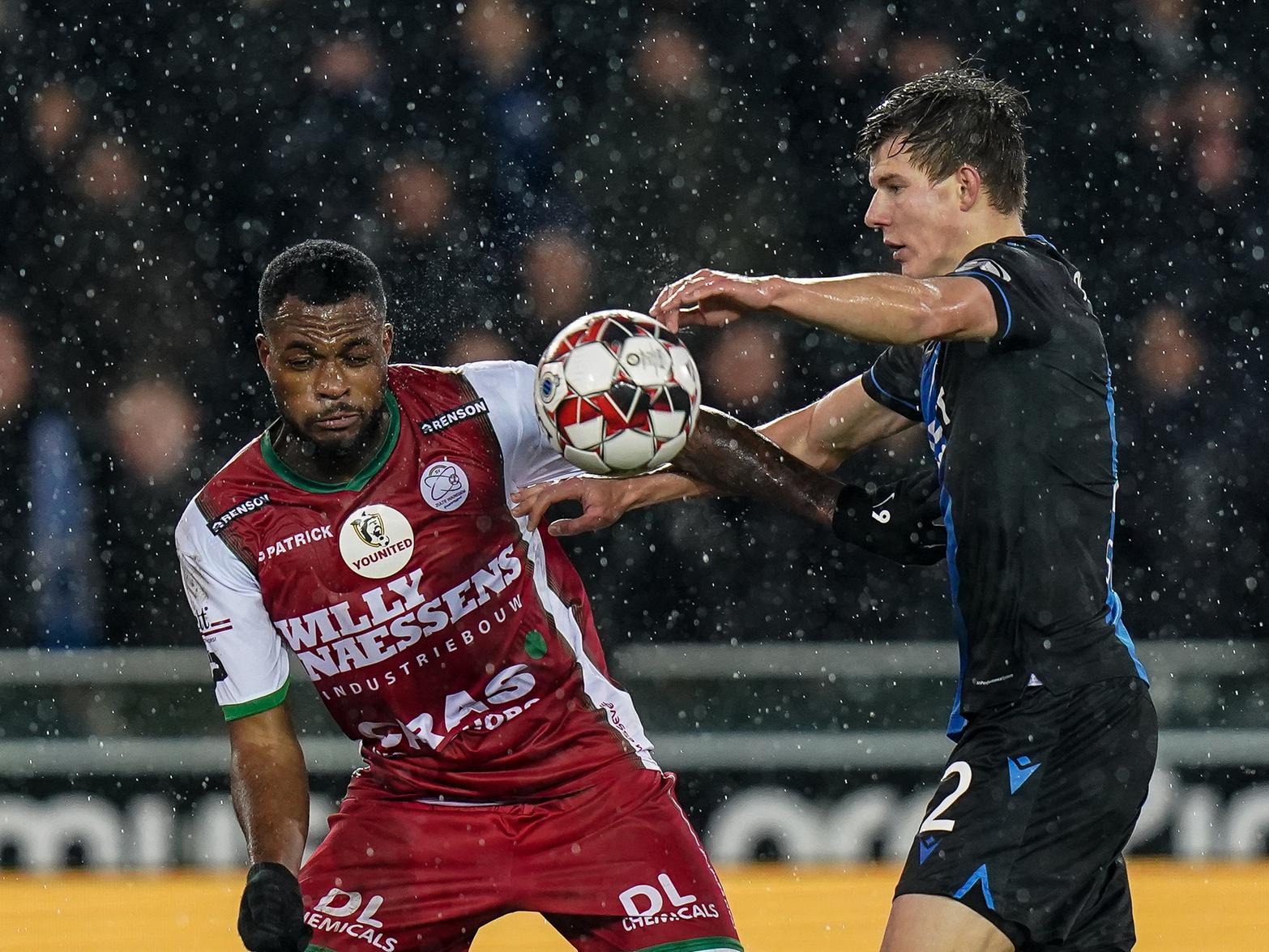 Leeds United are said to be keeping tabs on Besiktas' striker Cyle Larin, who has scored nine goals on loan with Zulte Waregem this season. He's been capped at senior level for Canada. (Fotospor)