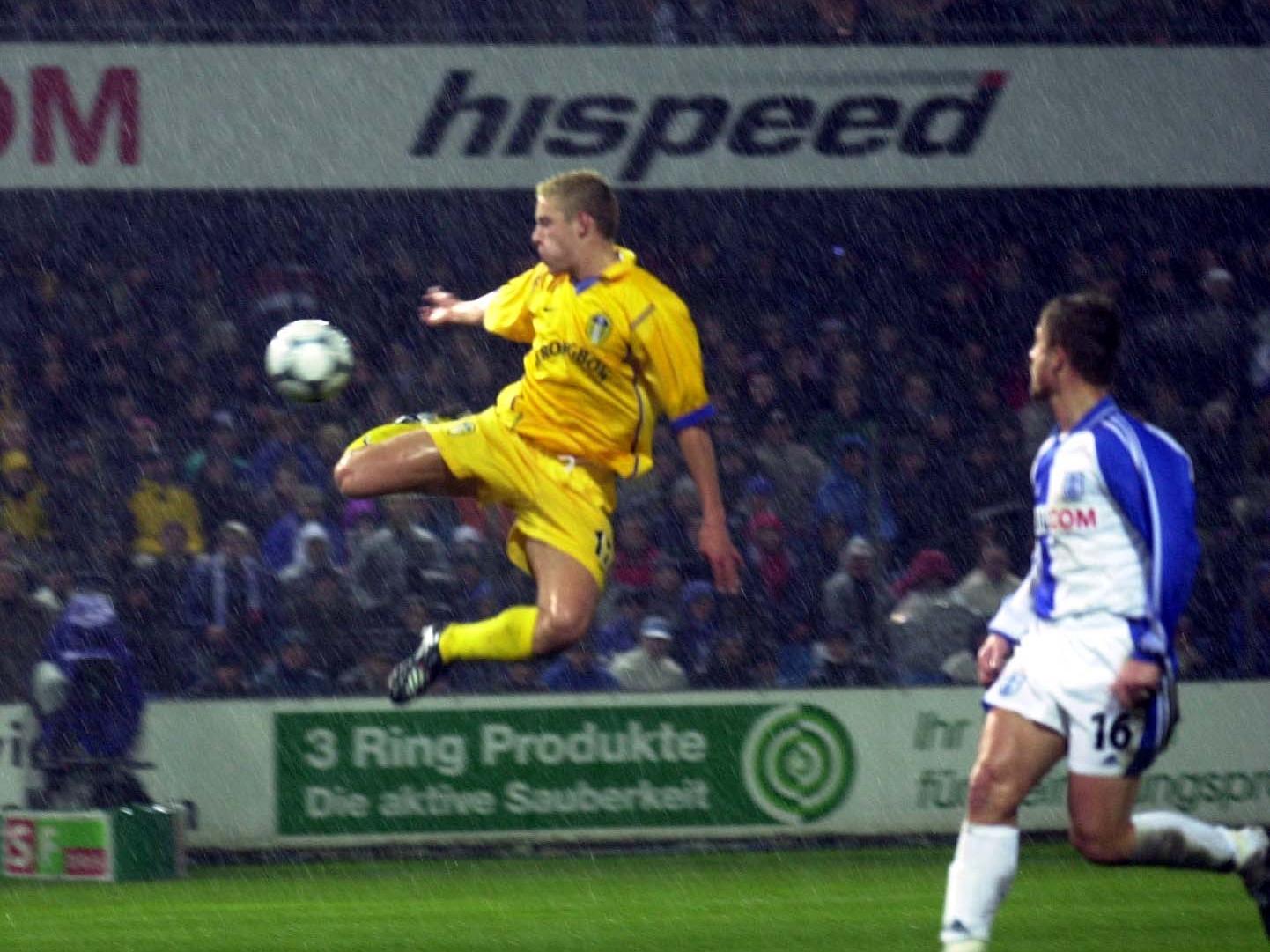 Nigel Martyn's penalty save proved vital in Leeds United's third round first leg win. Harte converted a 22-yard free-kick before Smith slotted in to end Leeds' run of five successive defeats on their travels in European competition