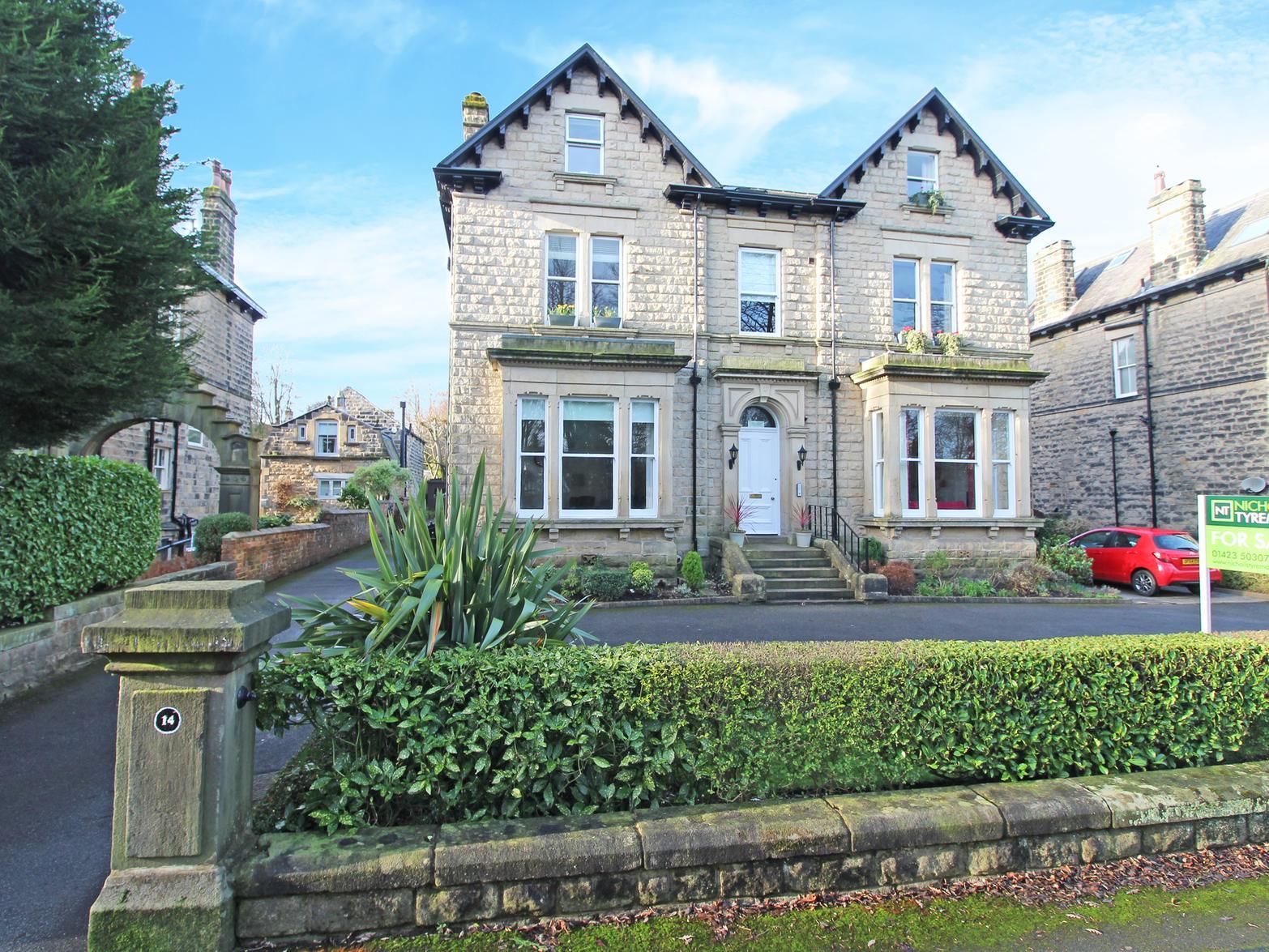 A stunning garden apartment located in one of Harrogates finest addresses, forming part of this attractive, stone built property adjacent to The Oval, within easy walking distance of the Harrogate town centre and The Stray.