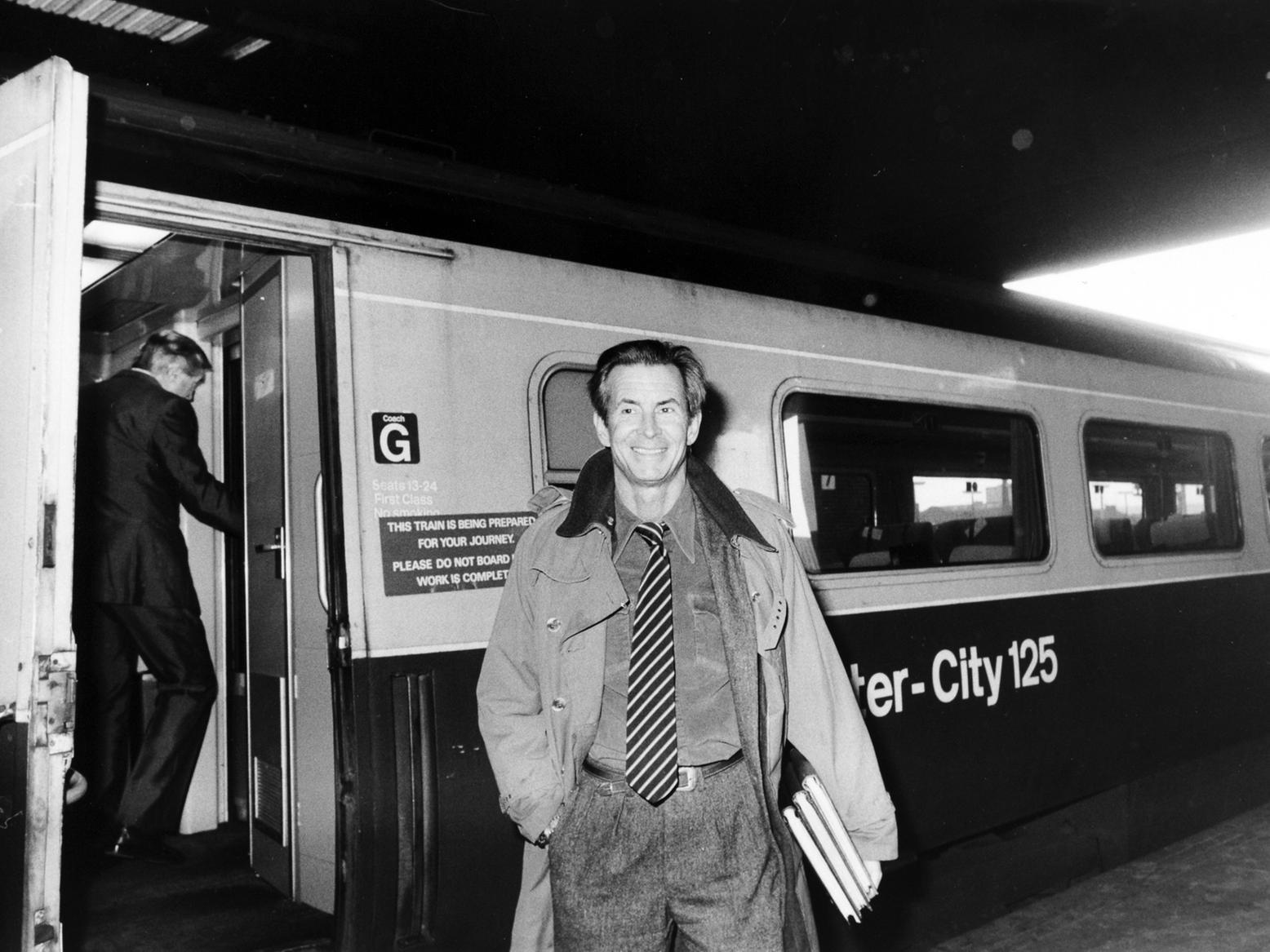 Recognise this actor arriving at Leeds City Station? It's Anthony Perkins, best known for his role in Hitchcock thriller Psycho.