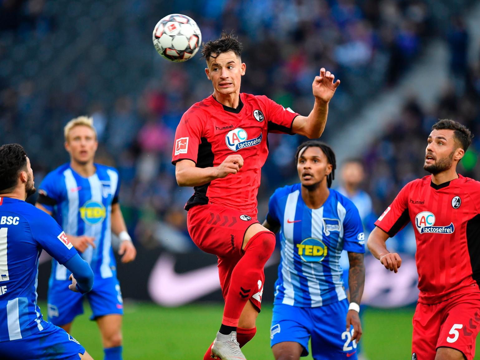 Leeds United could be set to land a real coup next summer, with Bundesliga side SC Freiburg reportedly ready to discuss a "cut-price" deal for their defender Robin Koch. He is target of RB Leipzig and Benfica, too. (A Bola)