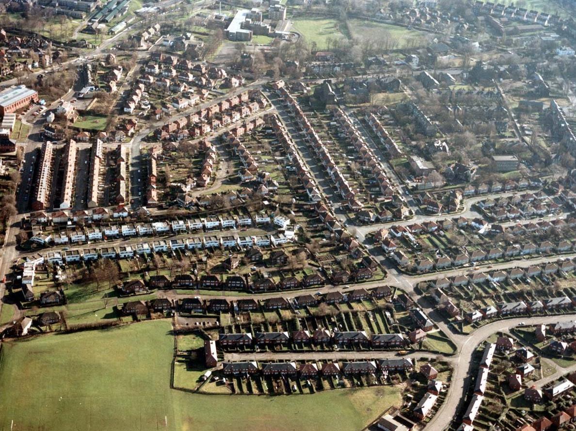 A view from Scott Hall Road to Chapel Allerton. The bottom left corner has Potternewton Lane, with grassed sports field, bounded by Scott Hall streets. Riviera Gardens can be seen as the cul-de-sac of white painted houses.