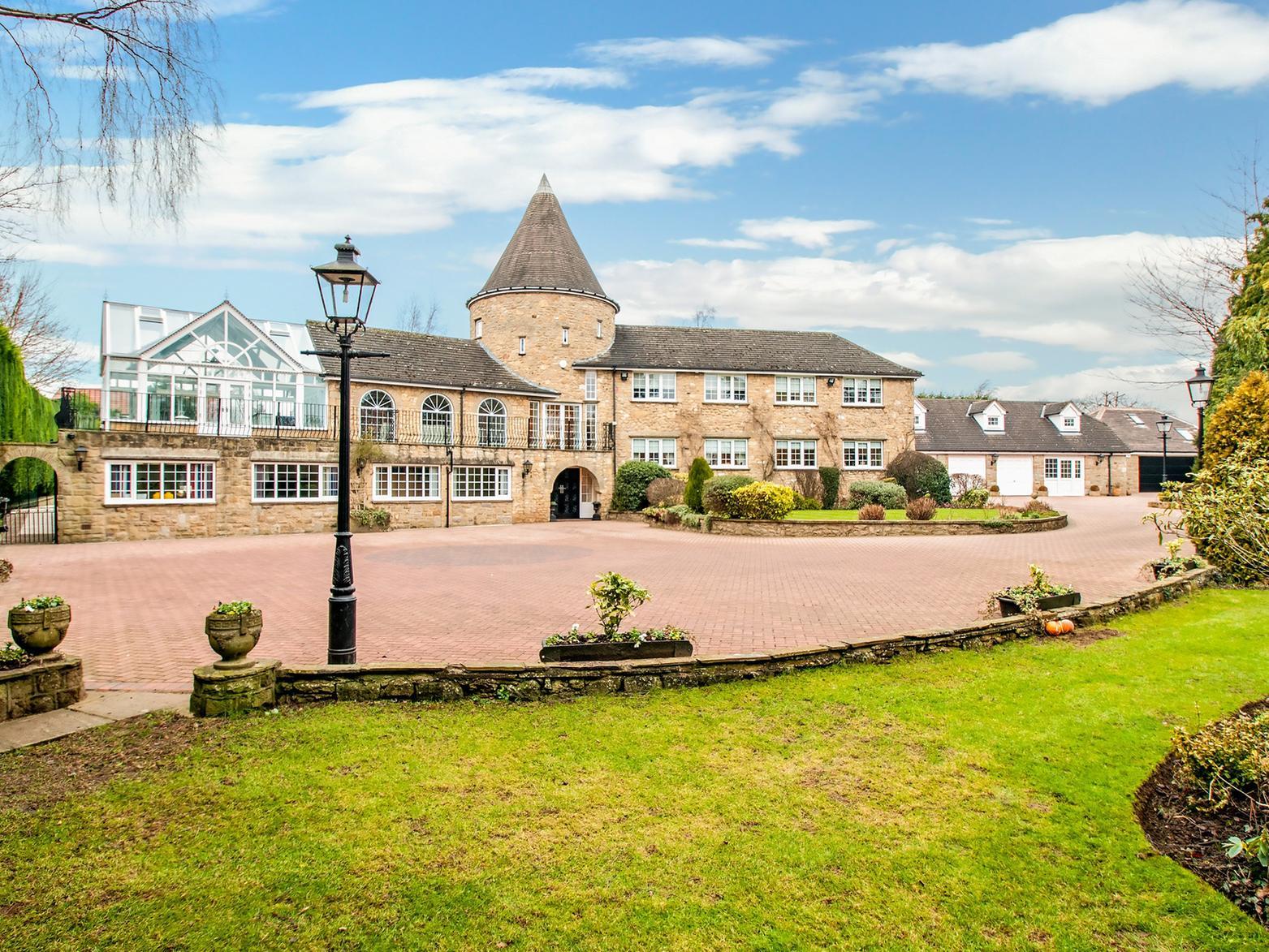 The best 10 homes currently for sale in Harrogate with Carter Jonas.