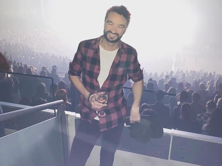 Jordan Odu sampling the VIP experience at firstdirect arena.