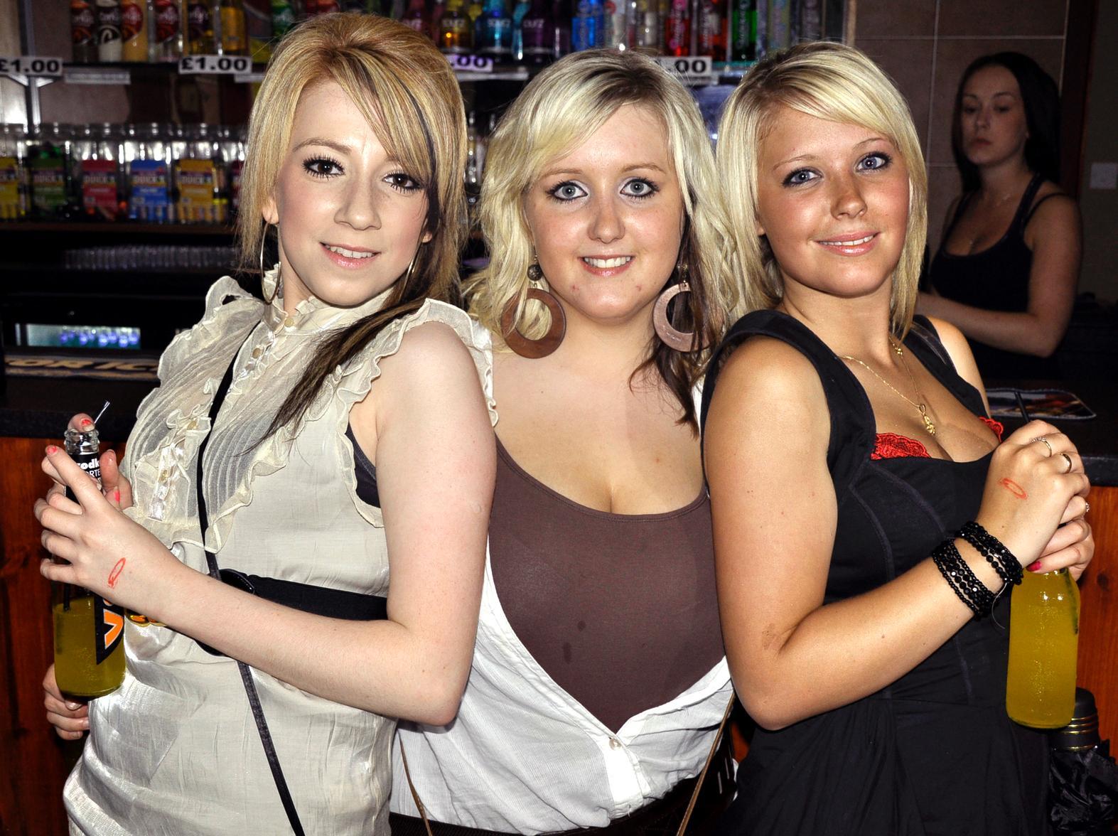 Jade, Louise and Steph having a great night in Quids Inn.