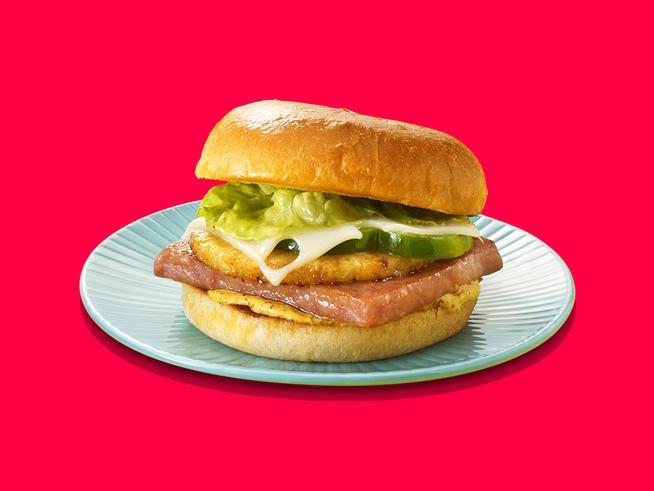 You may not hear the sounds of ukuleles playing when you bite into this burger. But the slices of pineapple and SPAM Classic will definitely give you a relaxing and satisfying taste of Hawaii.