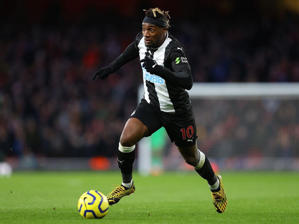 Wolves and Crystal Palace are keeping a close eye on Allan Saint-Maximin with problems emerging between the Frenchman and Steve Bruce. (Daily Mail)