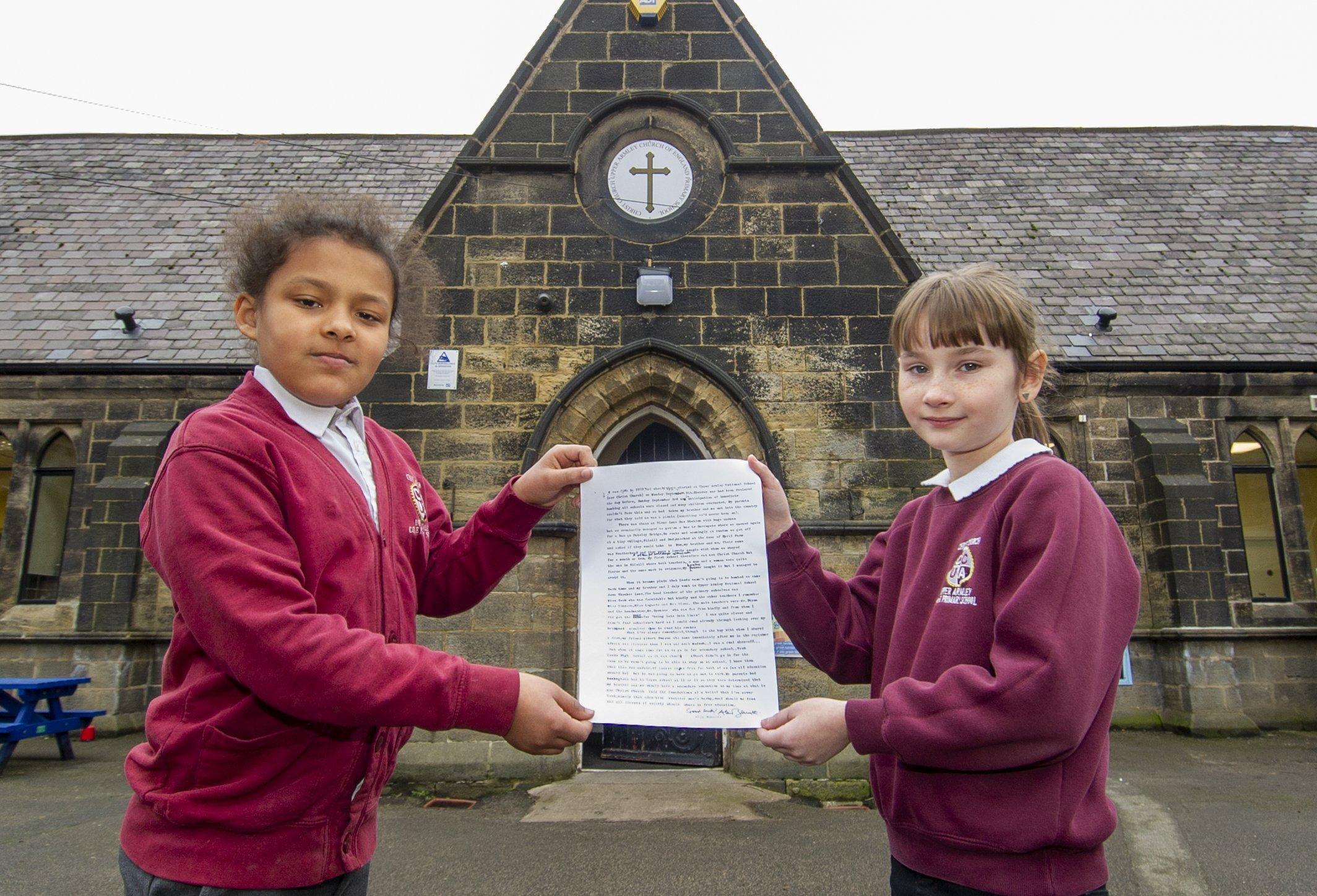 Year 6 pupils Anaiyah McIntosh and Klaudia Szep and the letter from playwright Alan Bennett