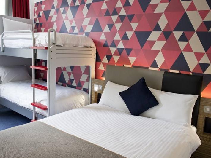 Perfect for those looking to explore the city on a budget, Cityroomz offers up affordable room options with all the essentials you'd need for your stay. Breakfast is available at an extra charge. 25-33 Shandwick Place, EH2 4RG