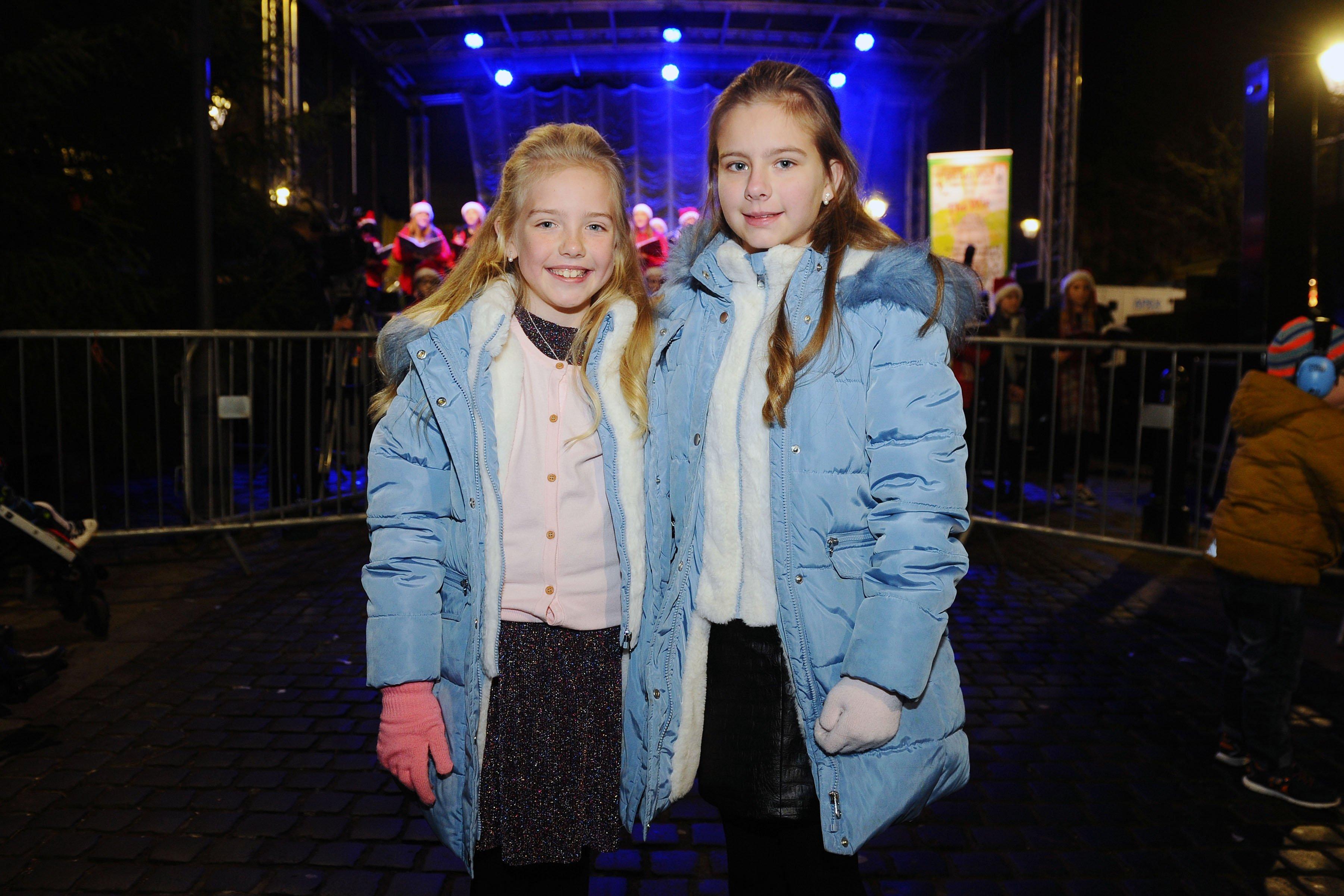 Falkirk Christmas lights switch on, Falkirk High Street, Sunday, November 17. Aimee Gilchrist (9) and Chloe Gilchrist (11) who switched on the lights. Picture by Michael Gillen.