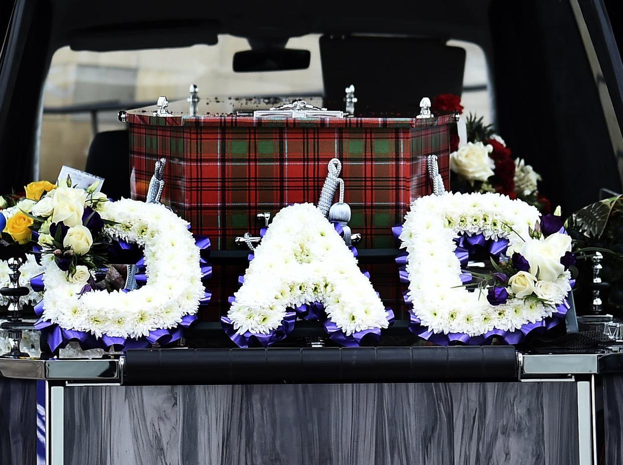Edinburgh fundraising hero Tom Gilzean will be buried in a special tartan casket following his funeral at St Mary's Catholic Cathedral.