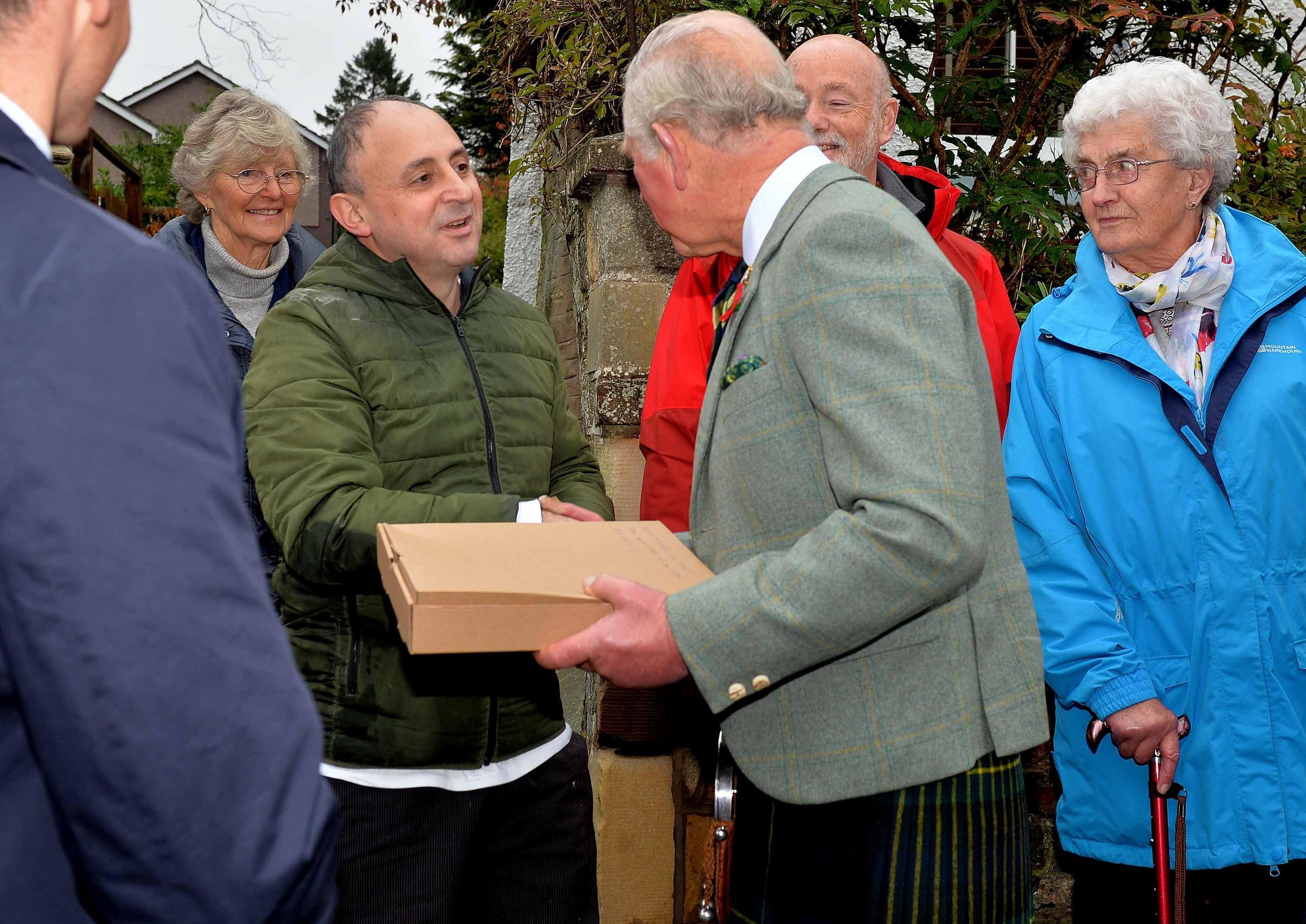 Di Meo Erminio from Hunter's Stables presents the Duke of Rothesay with his homemade Margherita pizza.