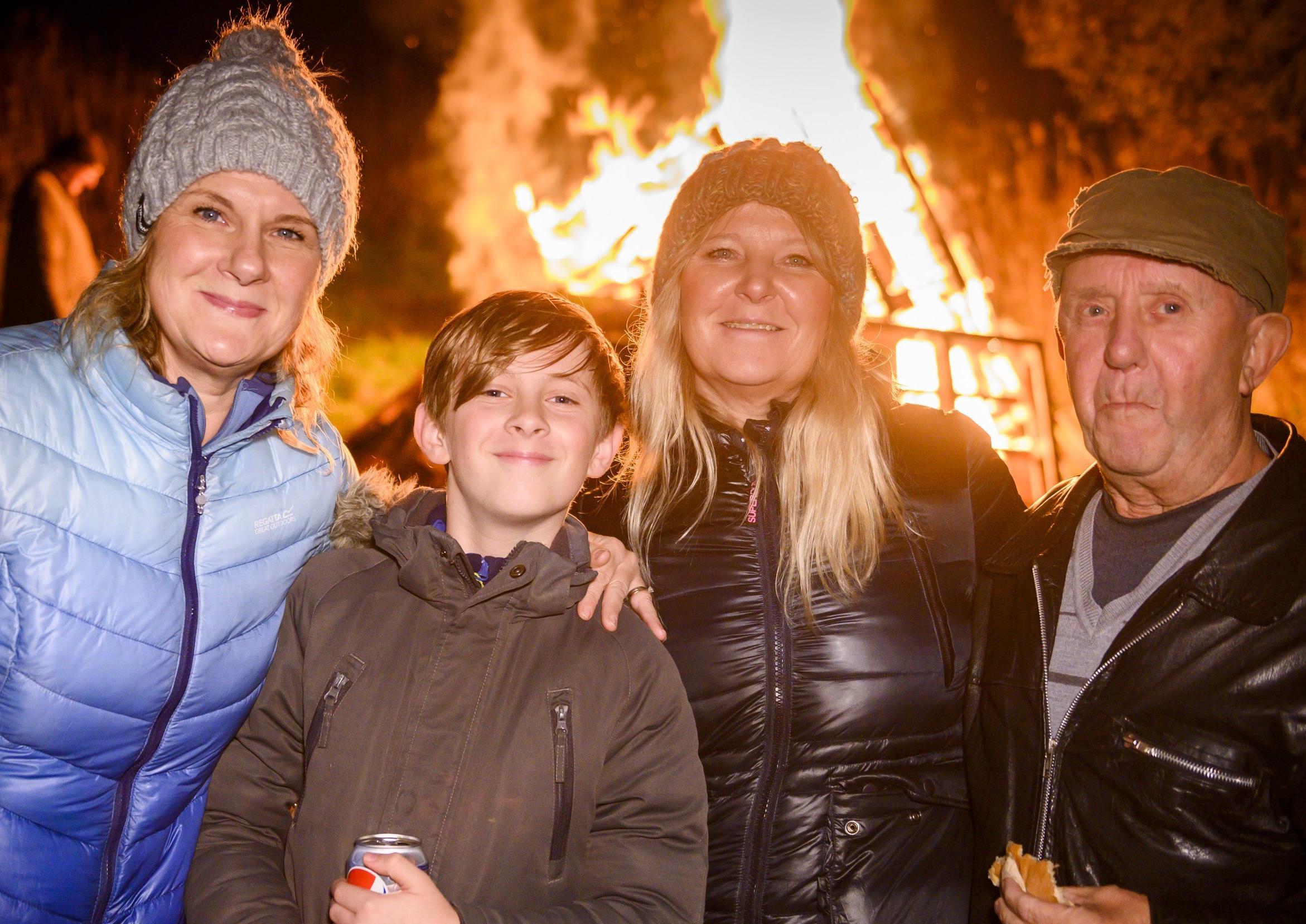 Lauder fireworks display 2019

Gina and Archie Somers, with Yvonne and Tony Battersby

Pic Phil Wilkinson 
info@philspix.com
