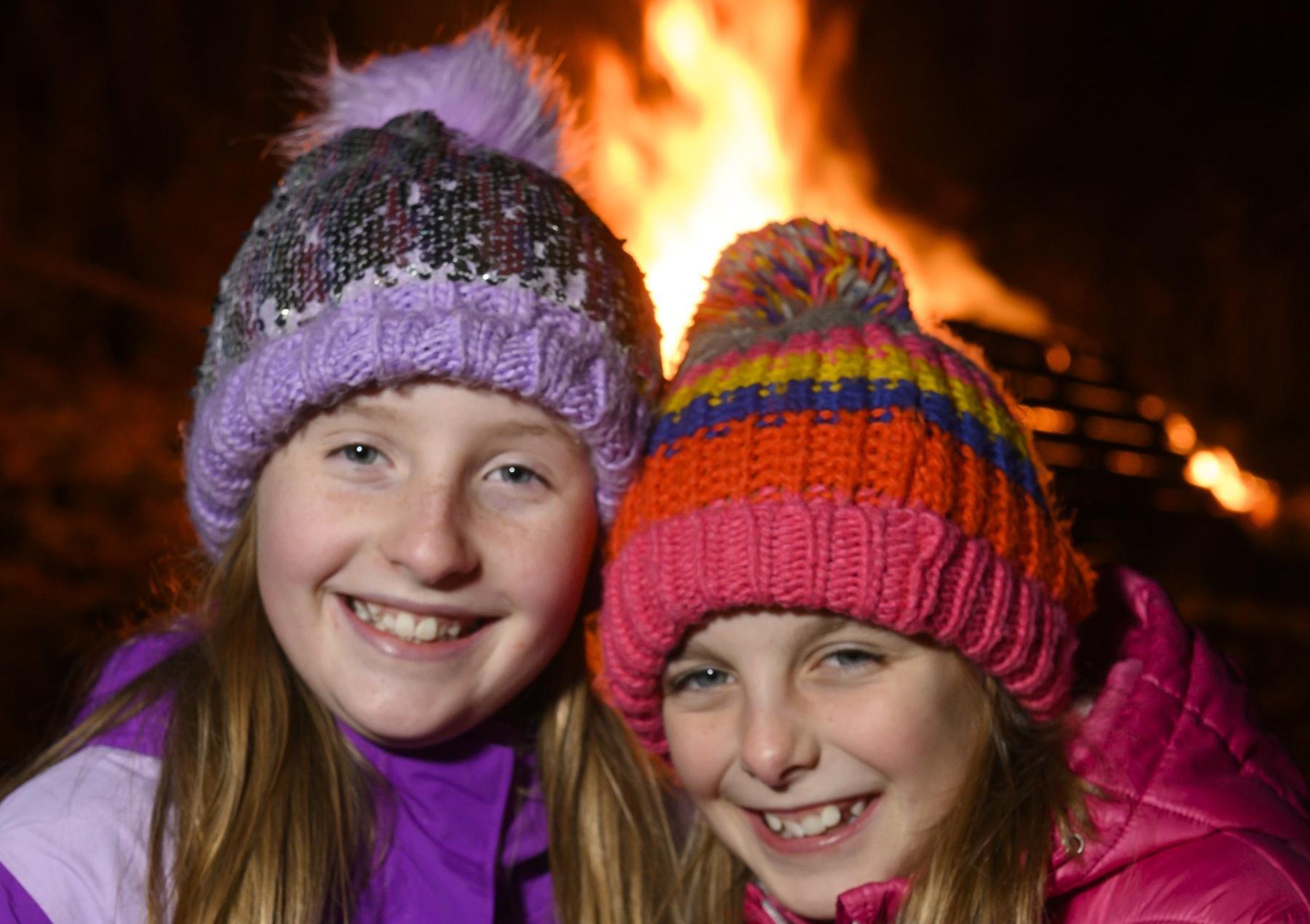 Lauder fireworks display 2019

Rhiannon Dickey with Mia D'Andrea

Pic Phil Wilkinson 
info@philspix.com