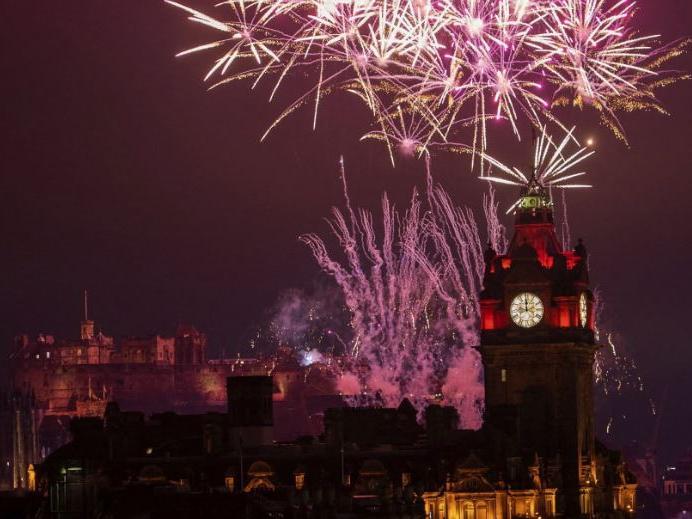 On the stroke of midnight, more than 3600 fireworks lit up the sky over Edinburgh Castle, choreographed to a soundtrack of hits by multi-Grammy winning DJ Ronson.