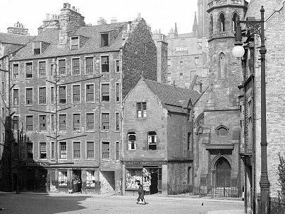 The start of the decade saw the Edinburgh Extension Act widen the citys boundaries to incorporate Leith, Colinton, Corstorphine, Cramond, Gilmerton, Liberton and Longstone into the Capital. (Grassmarket)