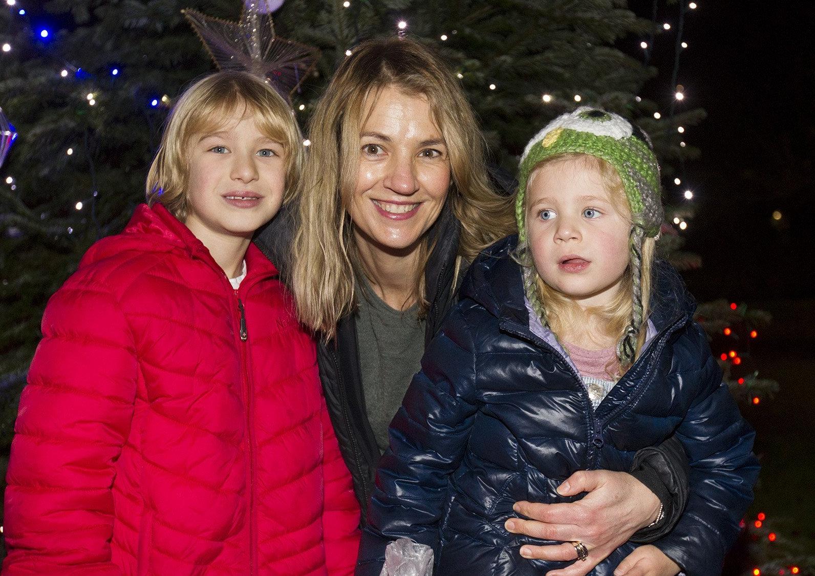 Kal, Wilma and Nieve Growald at Newtowns Christmas lights