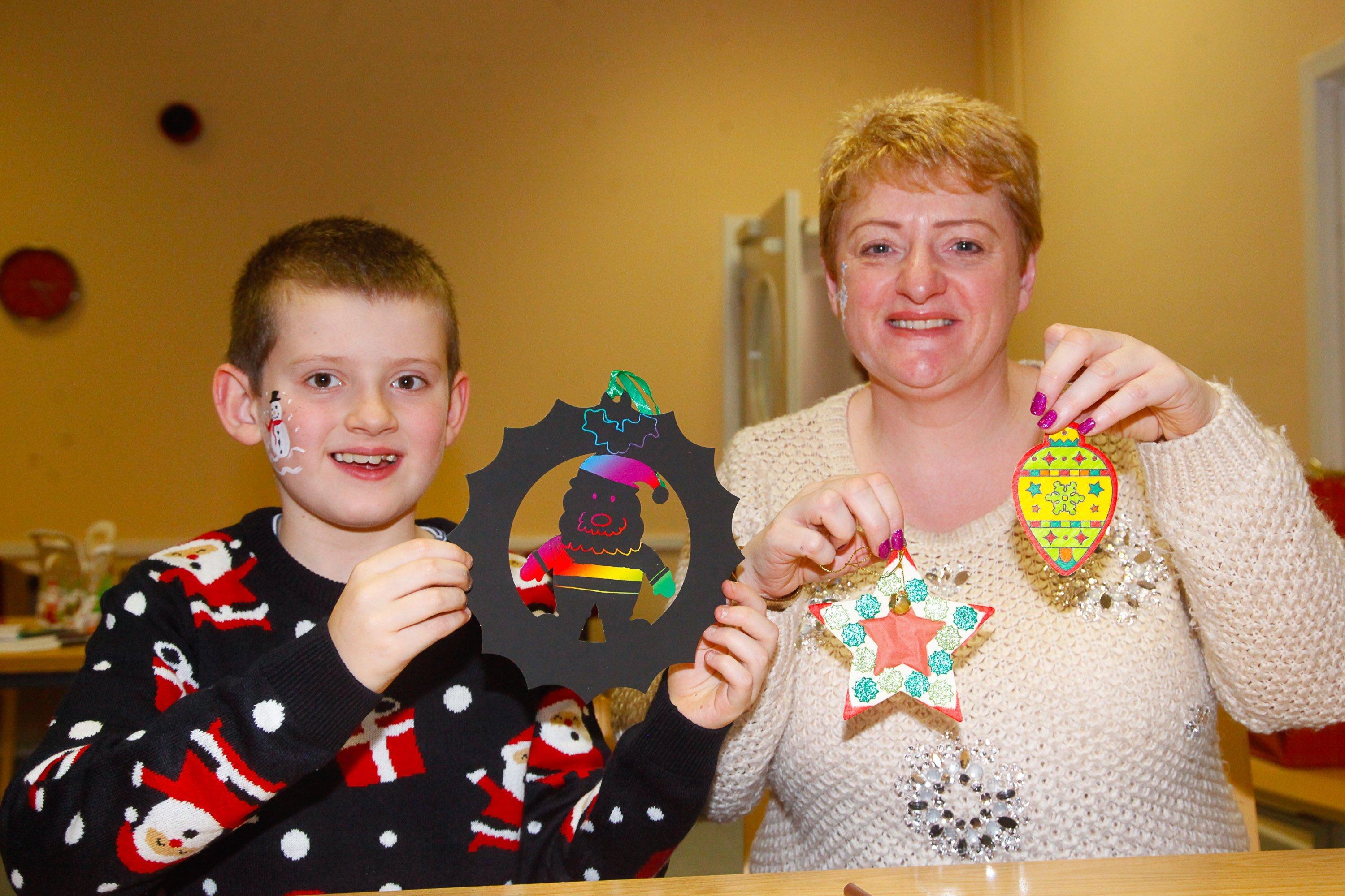 Camelon Winter Festival on Sunday, November 24. Leo (10) and mum Lynn from Camelon making Christmas tree decorations. Picture by Scott Louden.