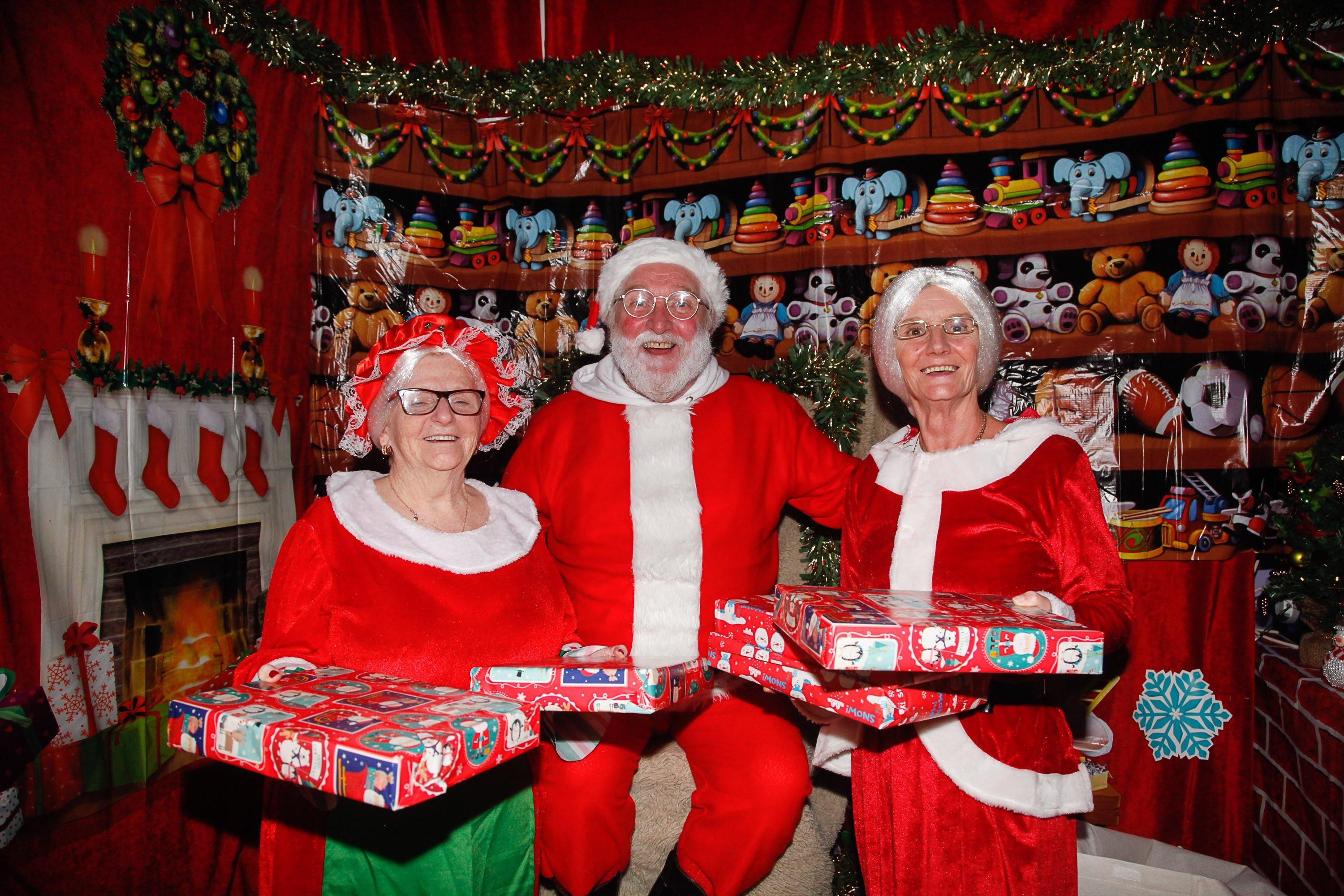 Camelon Winter Festival on Sunday, November 24. Mrs Claus, Mr Claus and Mrs Christmas. Picture by Scott Louden.