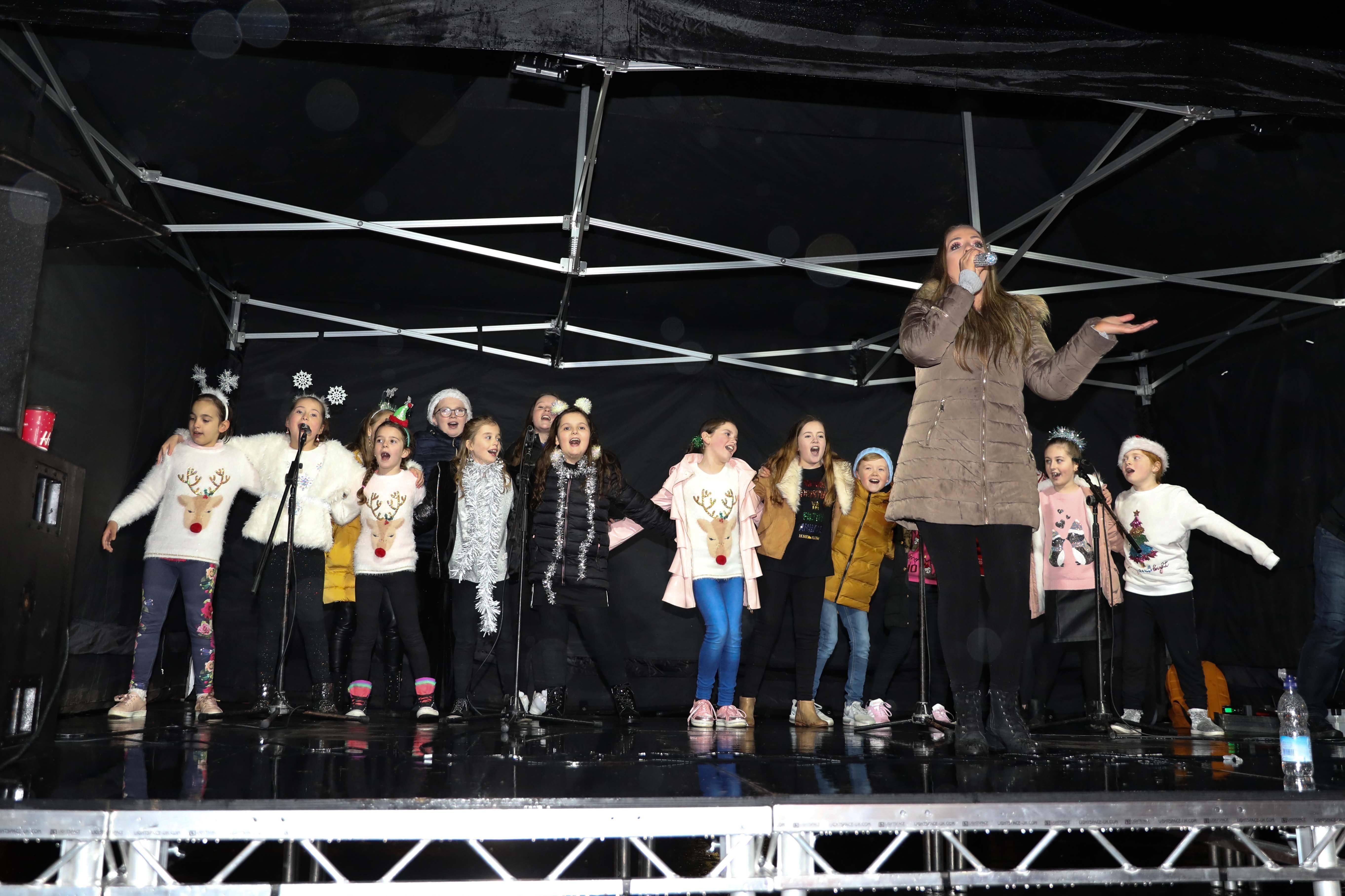 Christmas lights switch-on in Bo'ness on Saturday, November 23. Dionne Hickey and children singing. Picture by Jamie Forbes.