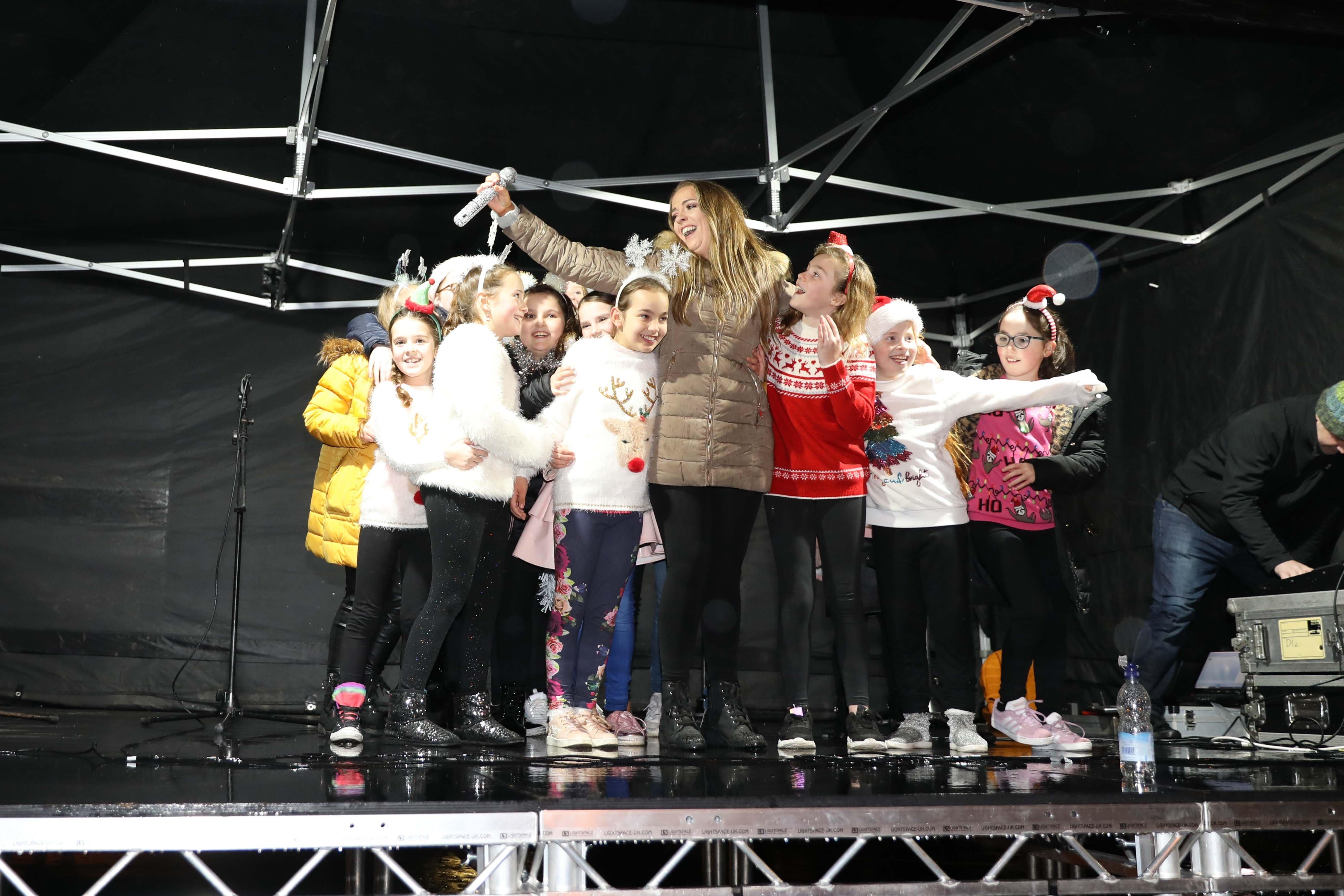 Christmas lights switch-on in Bo'ness on Saturday, November 23. Dionne Hickey and children singing. Picture by Jamie Forbes.