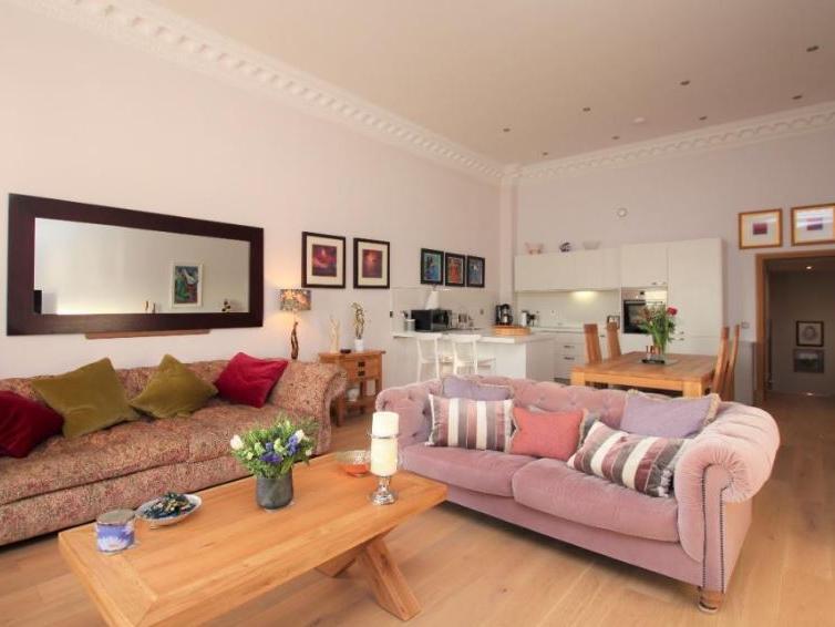 Falkirk property 3 bedroom luxury apartment on beautiful country