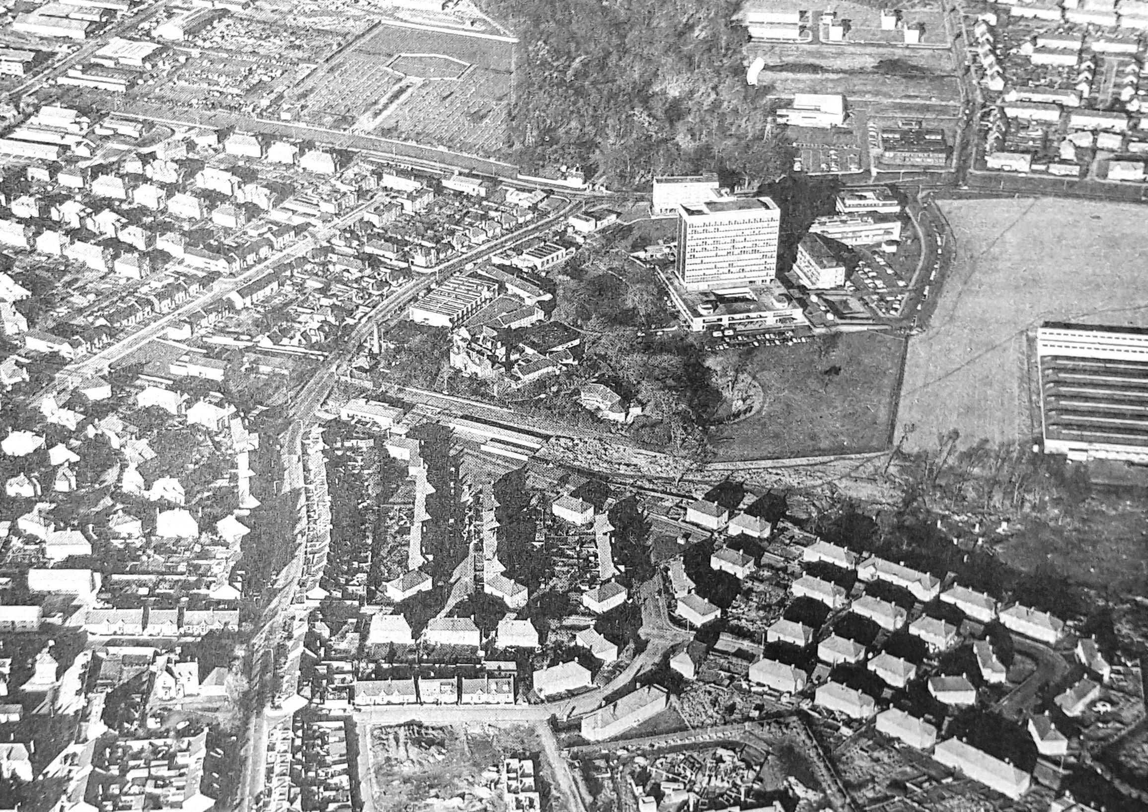 Victoria Hospital lies at the centre of this picture. The grassy area to the right is now home to the Victoria Gate housing estate whilst Dunnikier Road runs up to the left.