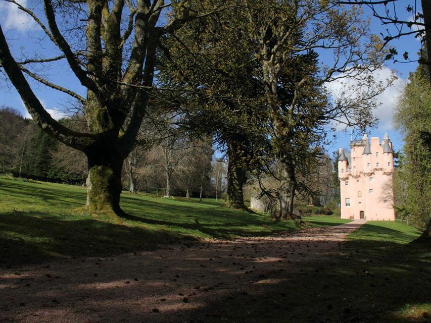 This insta-famous pink castle in Aberdeenshire is eighth.