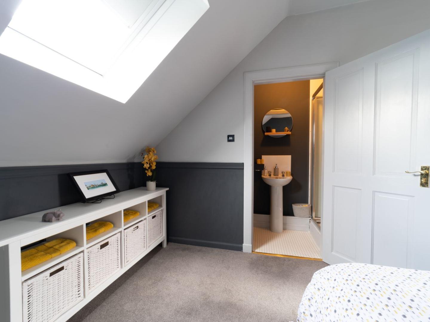 Falkirk Road, Bonnybridge - Master Bedroom.