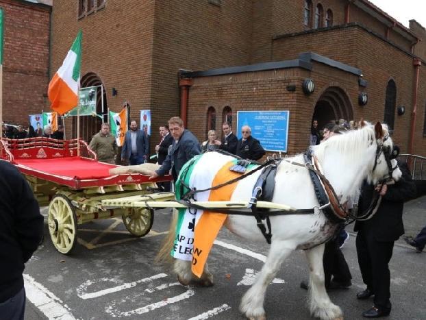 Geoff and Dani, who were looking after the horse pulling the wagon, said although they themselves are not travellers, they love the community. Geoff said: "They are not what people think, They're a fantastic group of people."