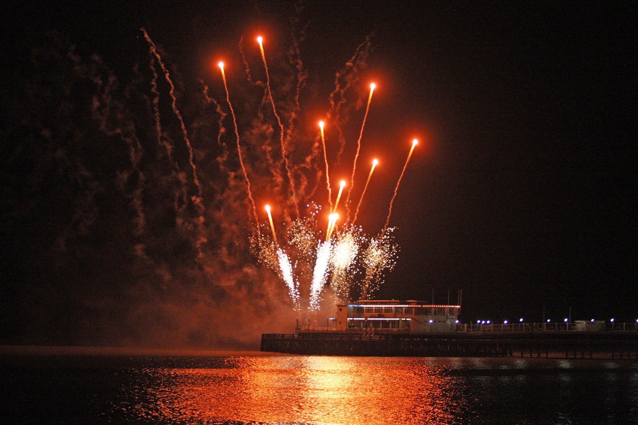 DM19110609a.jpg. Worthing fireworks night. Photo by Derek Martin Photography.