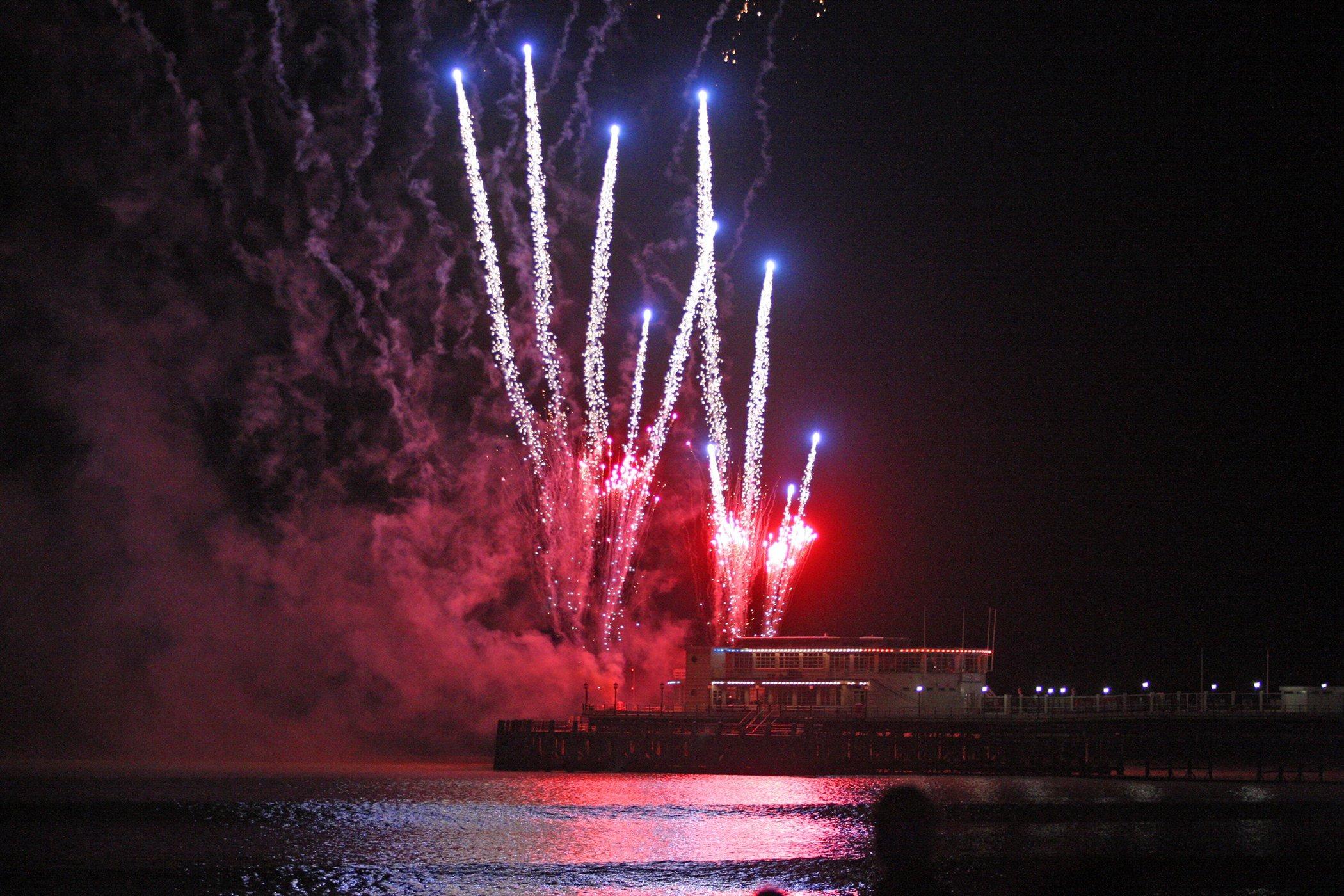 DM19110662a.jpg. Worthing fireworks night. Photo by Derek Martin Photography.