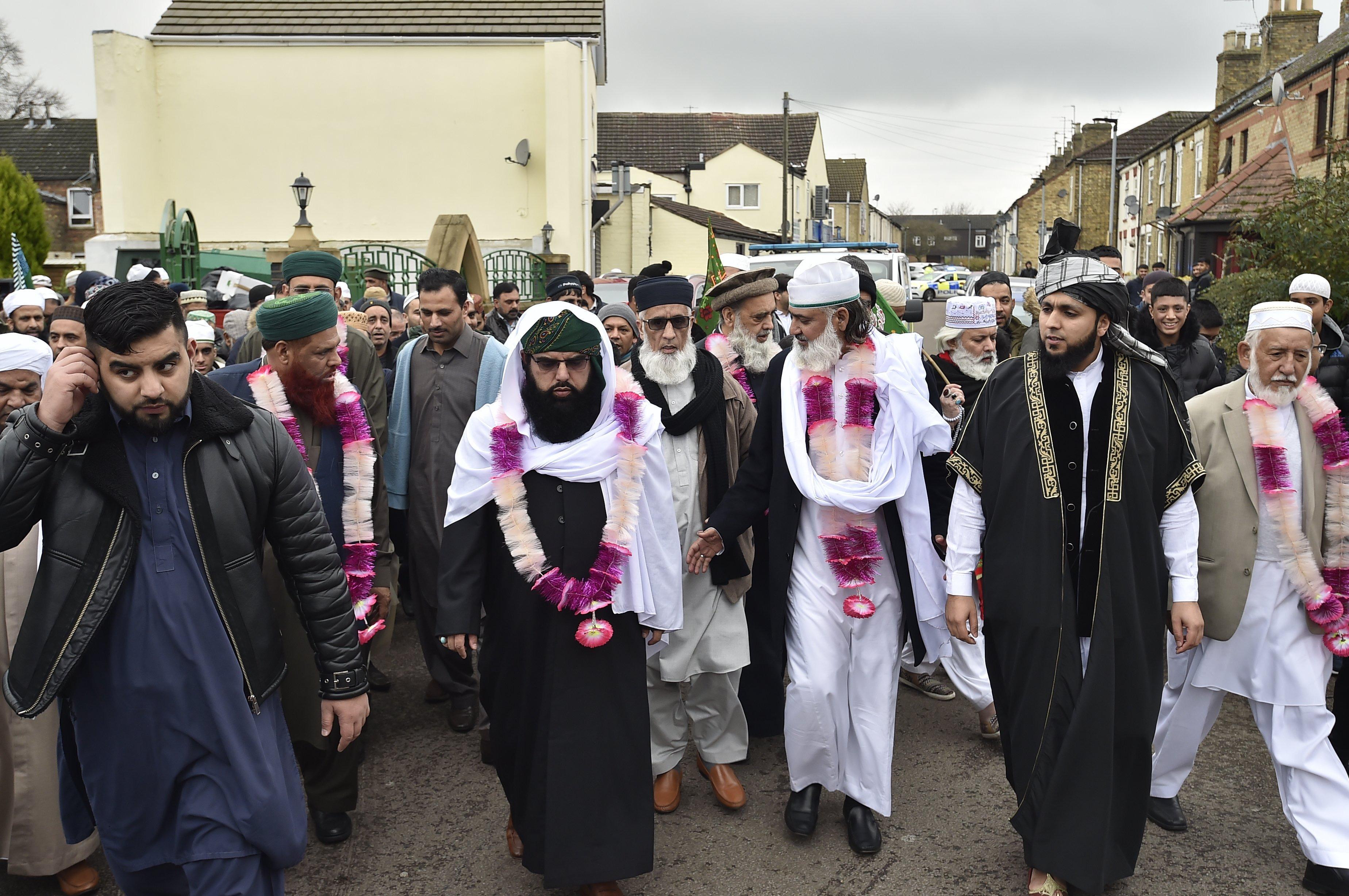 The march to celebrate the birthday of the Prophet Muhammad (Milaad Un Nabi)  from  Masjid Ghousia mosque to  Faizan-E-Madina mosque in Peterborough EMN-191117-155149009
