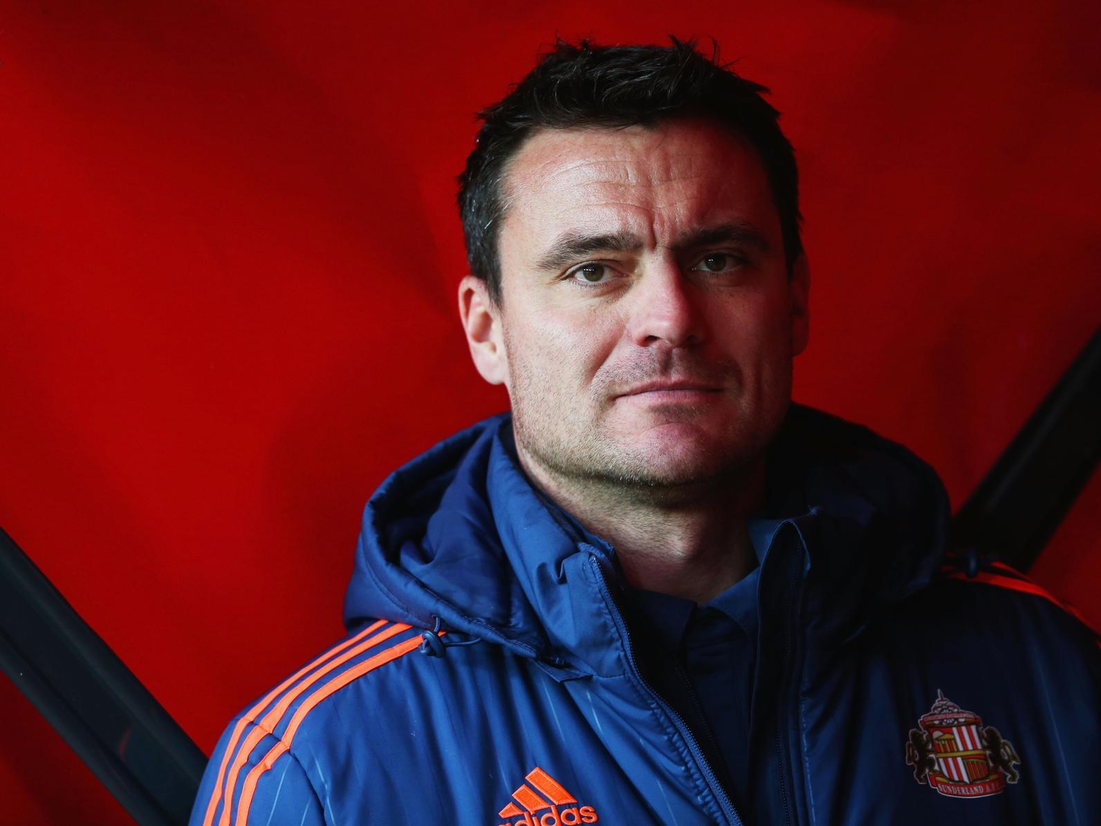 Ex-Newcastle and Sunderland goalkeeper Steve Harper has re-joined the Magpies as a coach.