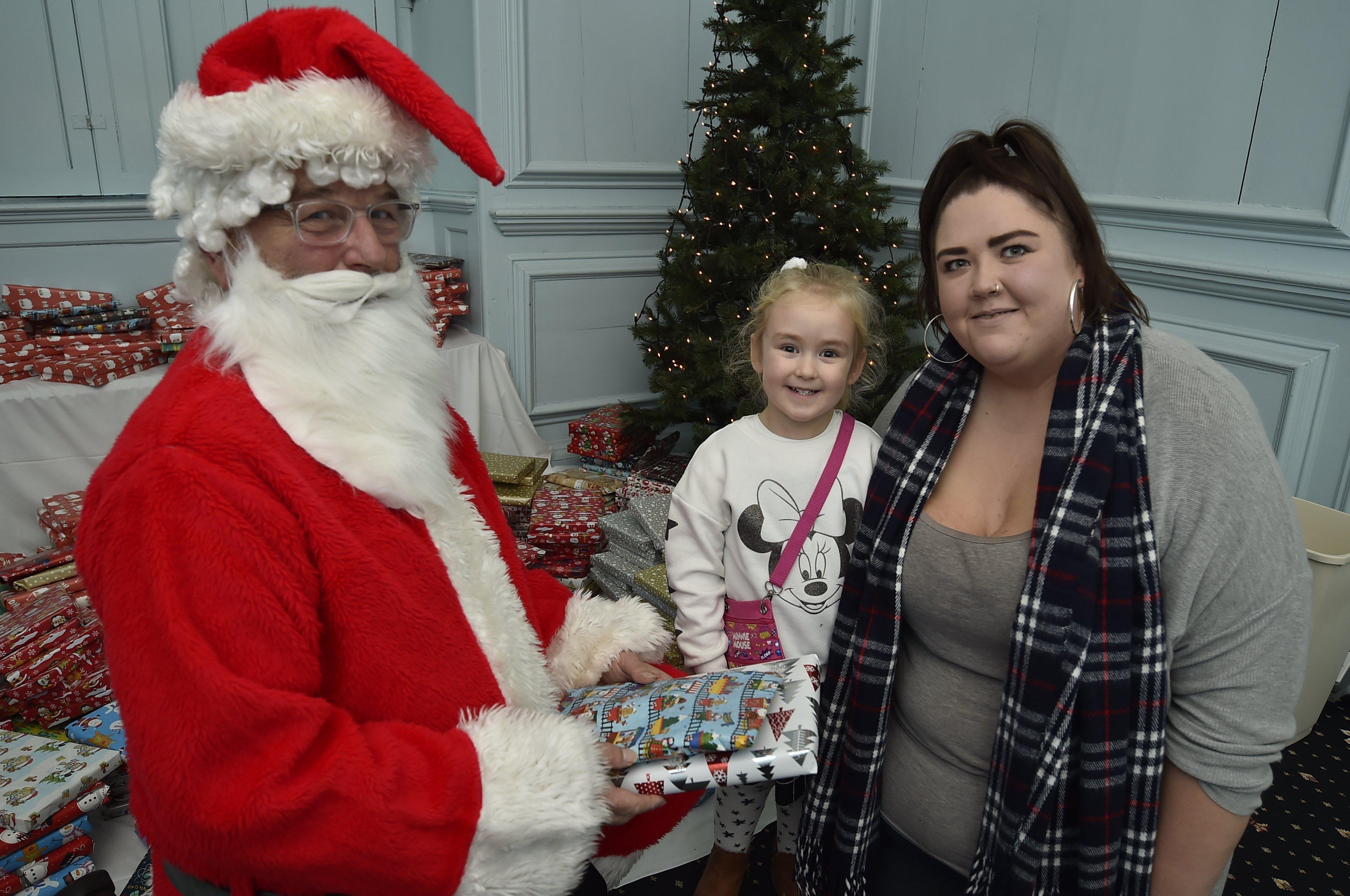 Sue Ryder Christmas Fair at Thorpe Hall.  Father Xmas with  with Pheobe Woodrow (3) and Becky Harbour. EMN-191124-132050009