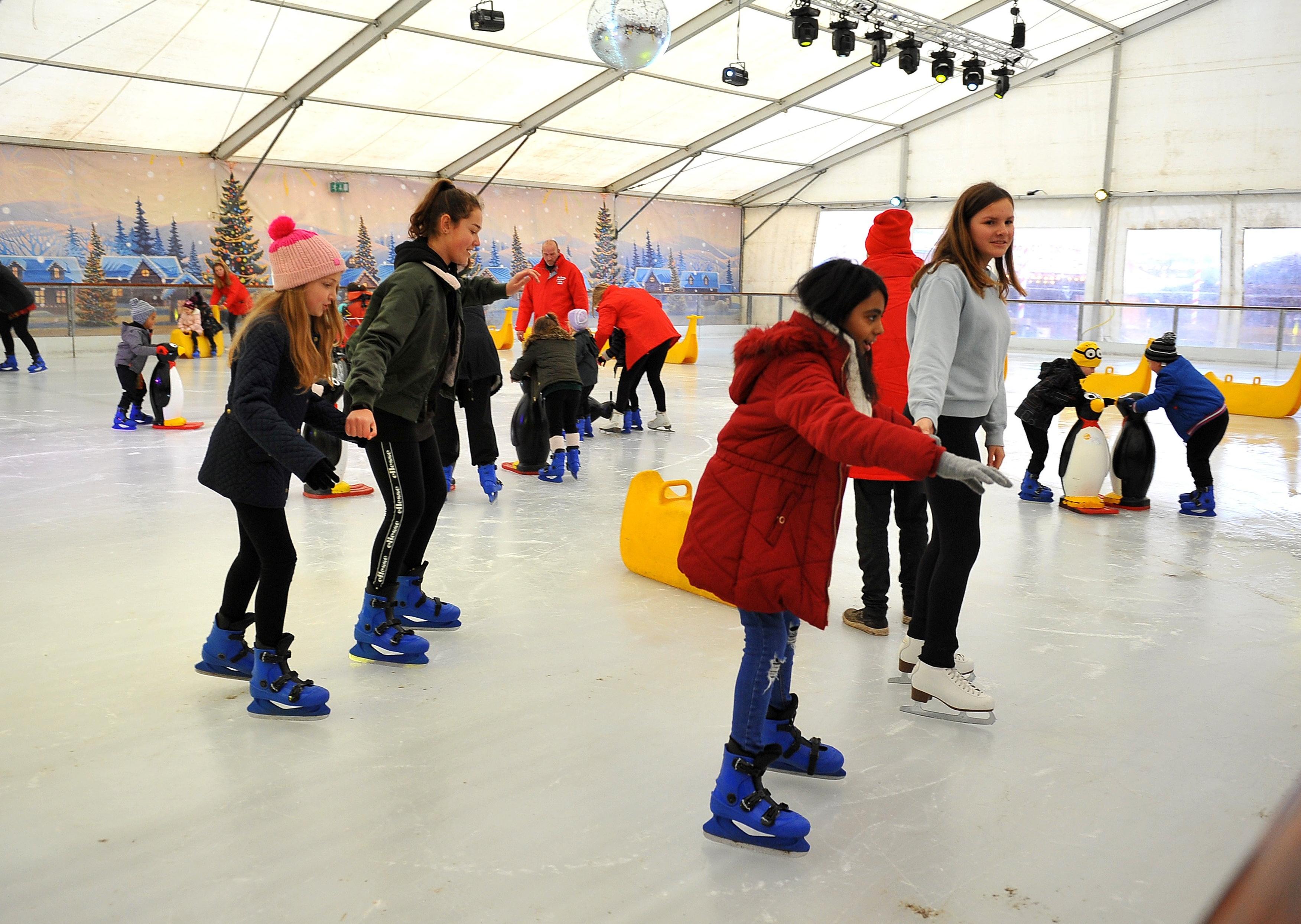 Opening of Bognor ice skating rink. Pic Steve Robards SR21111901 SUS-191121-143606001