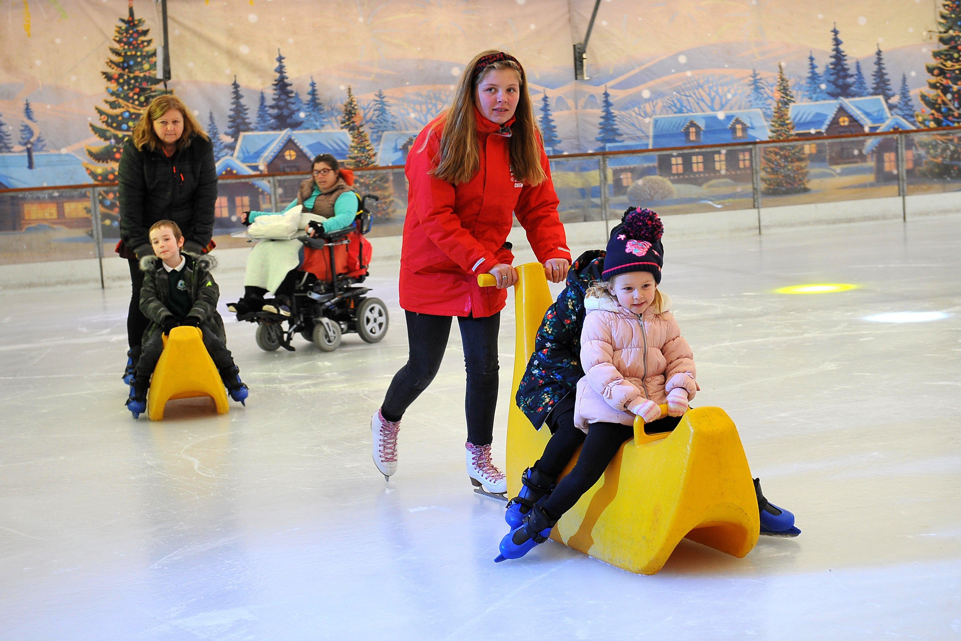 Opening of Bognor ice skating rink. Pic Steve Robards SR21111901 SUS-191121-143713001