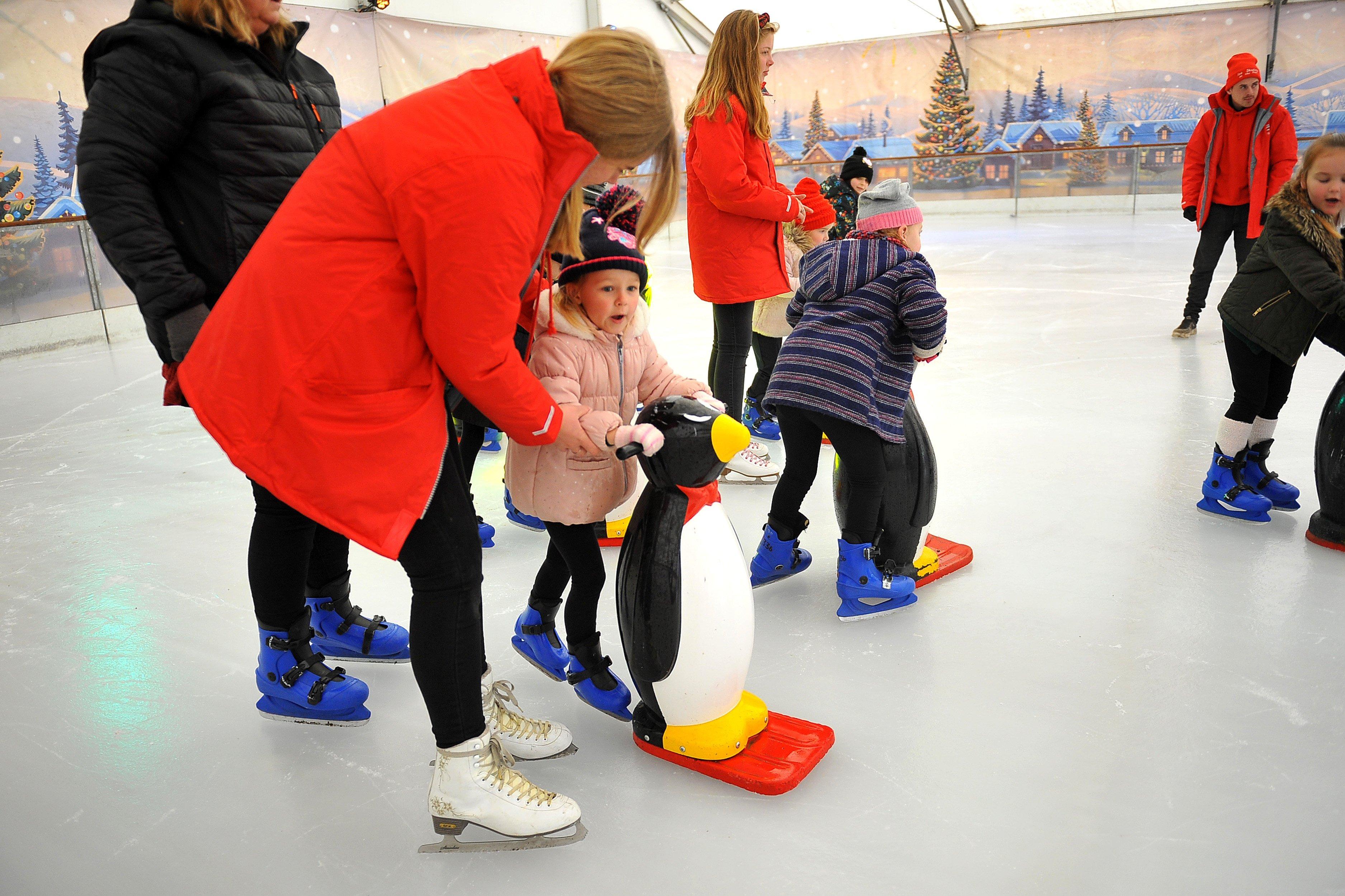 Opening of Bognor ice skating rink. Pic Steve Robards SR21111901 SUS-191121-143533001