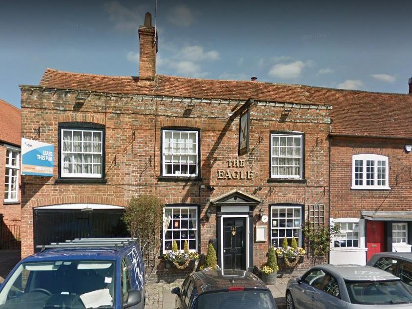 Diners can relax in the warmth of this traditional English pub, with a tasty offering of home cooked fare on the menu, including the popular rare roast beef sandwich served with fries. Rating: 4.5/5