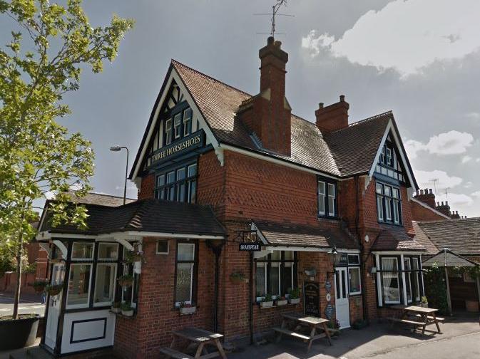 The Three Horseshoes is a long established family run pub in Henley on Thames, providing locals with a tasty offering of traditional pub food and a selection of homemade daily specials. Rating: 4.5/5
