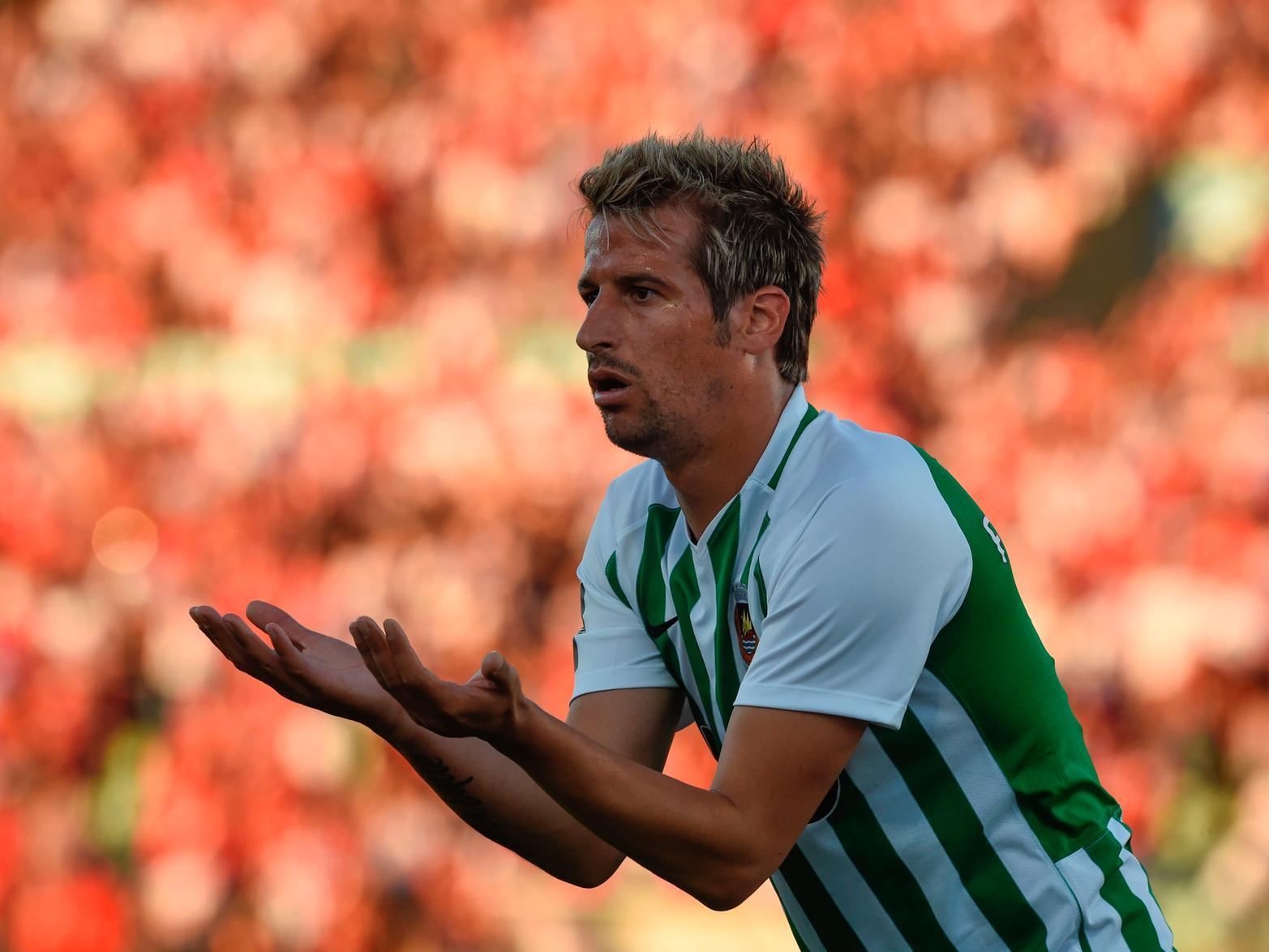 A familiar face but not for Birmingham City. Former Real Madrid and Portugal international Coentrao is the starting left-wing-back at the fruitful age of 34.