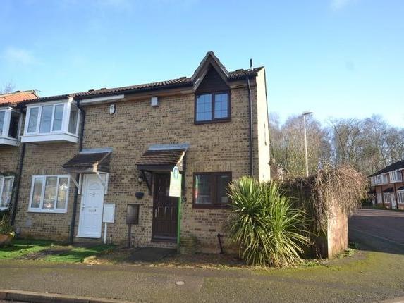 Three bed semi-detached house. 725 pcm.