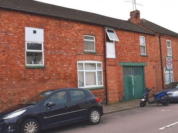 One bed flat to rent. 500 pcm.