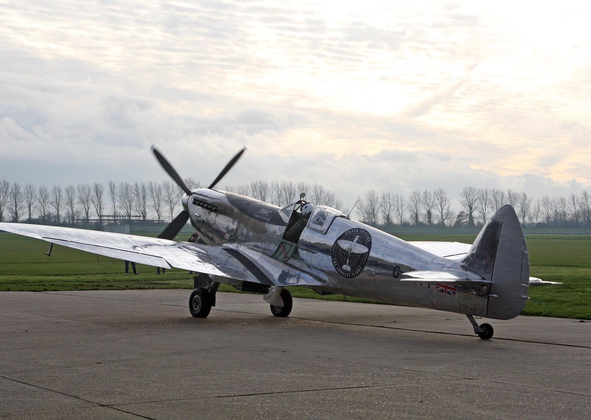 DM19121081a.jpg. A newly-restored spitfire aircraft lands at Goodwood following a 27,000 mile journey around the world. Photo by Derek Martin Photography. SUS-190512-171117008