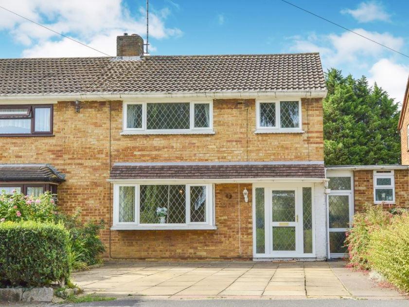 Located in the sought-after area of West Bletchley, this three bedroom property offers a good-sized living space, with a generous rear garden and off road parking. Price: 222,000 GBP