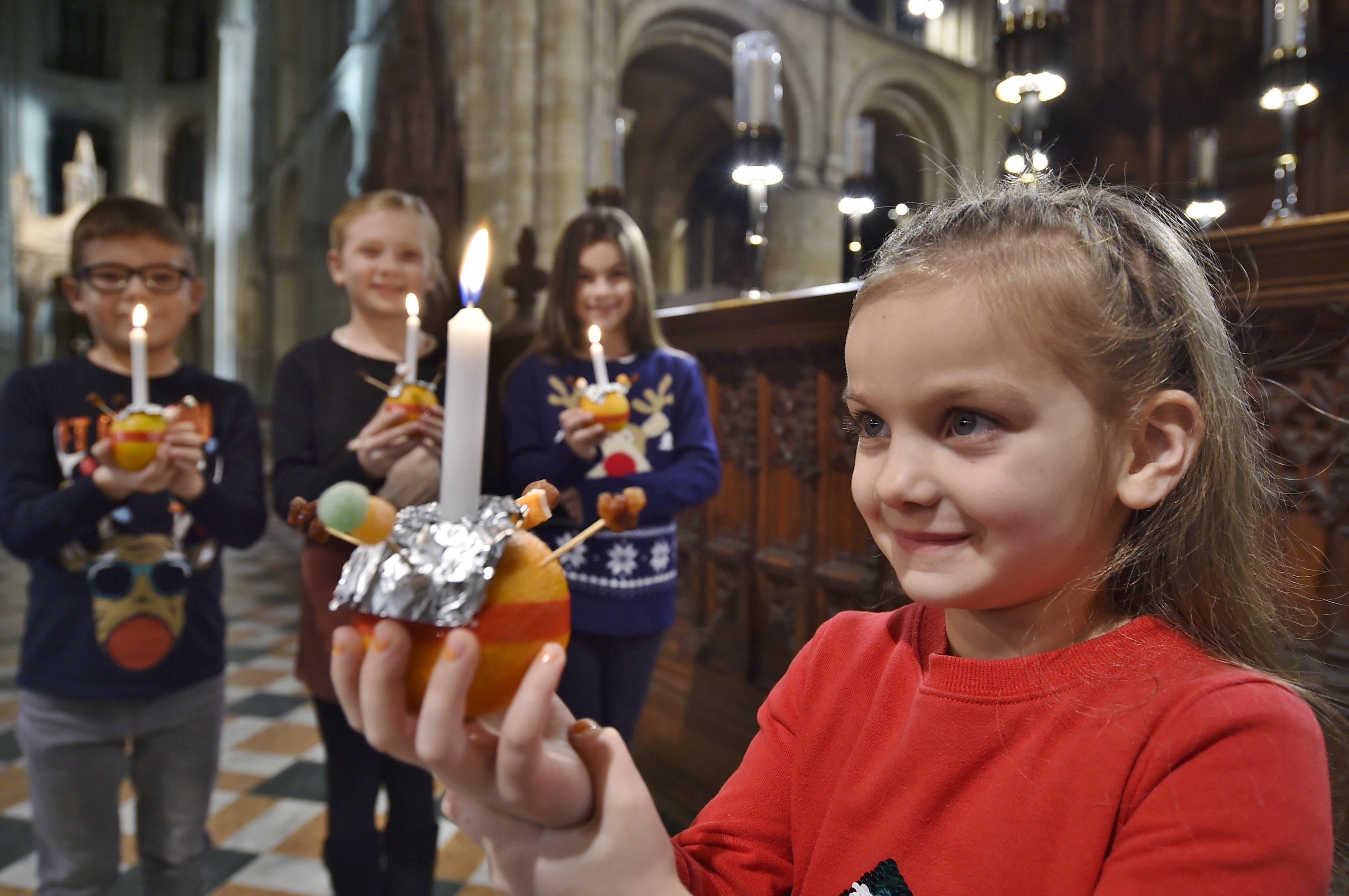 CHristingle service at Peterborough Cathedral.  Thea Buffham with (at back) Ethan Jones, Imogen Buffham and Bethany Jones 


Nat19 EMN-191220-191548009